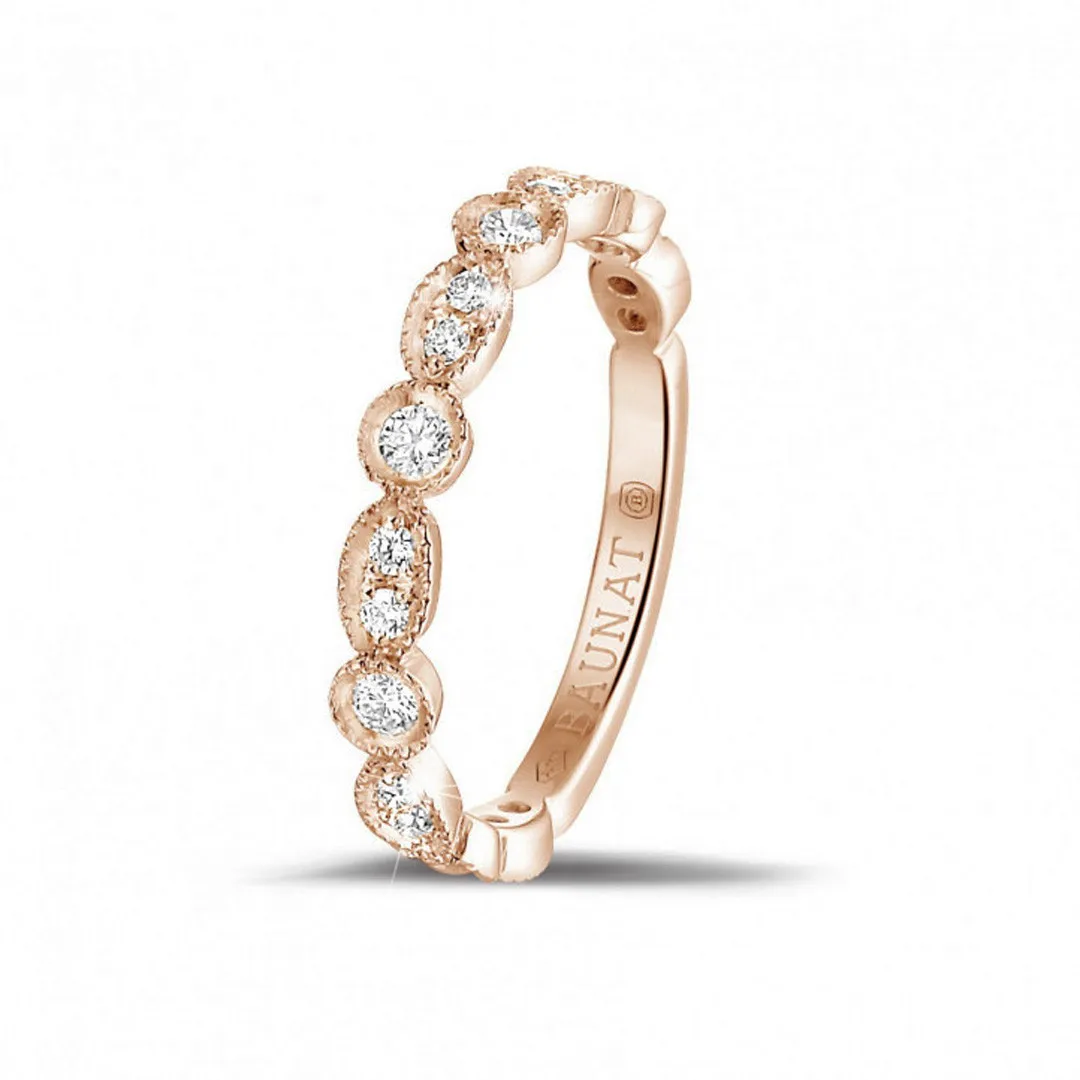 0.30 quilates alianza de combinación de diamantes en oro rojo con diseño de marquesa 