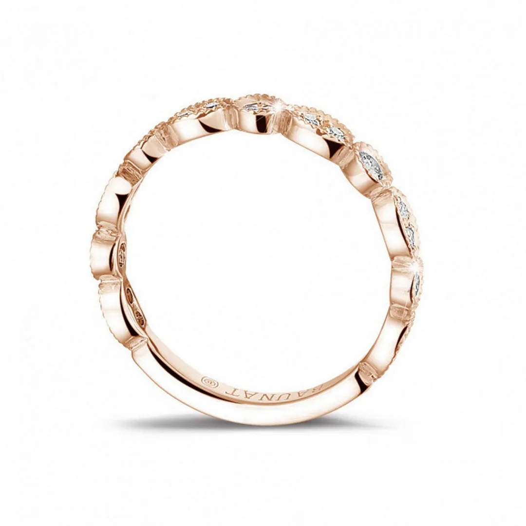 0.30 quilates alianza de combinación de diamantes en oro rojo con diseño de marquesa 