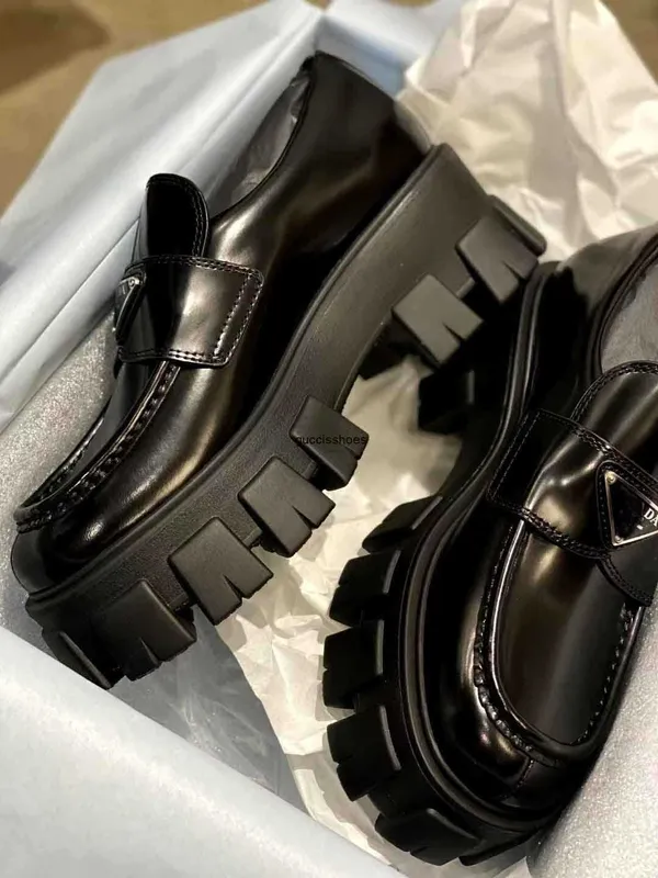2024 Comfort Monolith Mocasines de cuero cepillado Zapatos Sliper en mujeres Oxford Chunky Rubber Luxury Fashion Lug Sole Platfr