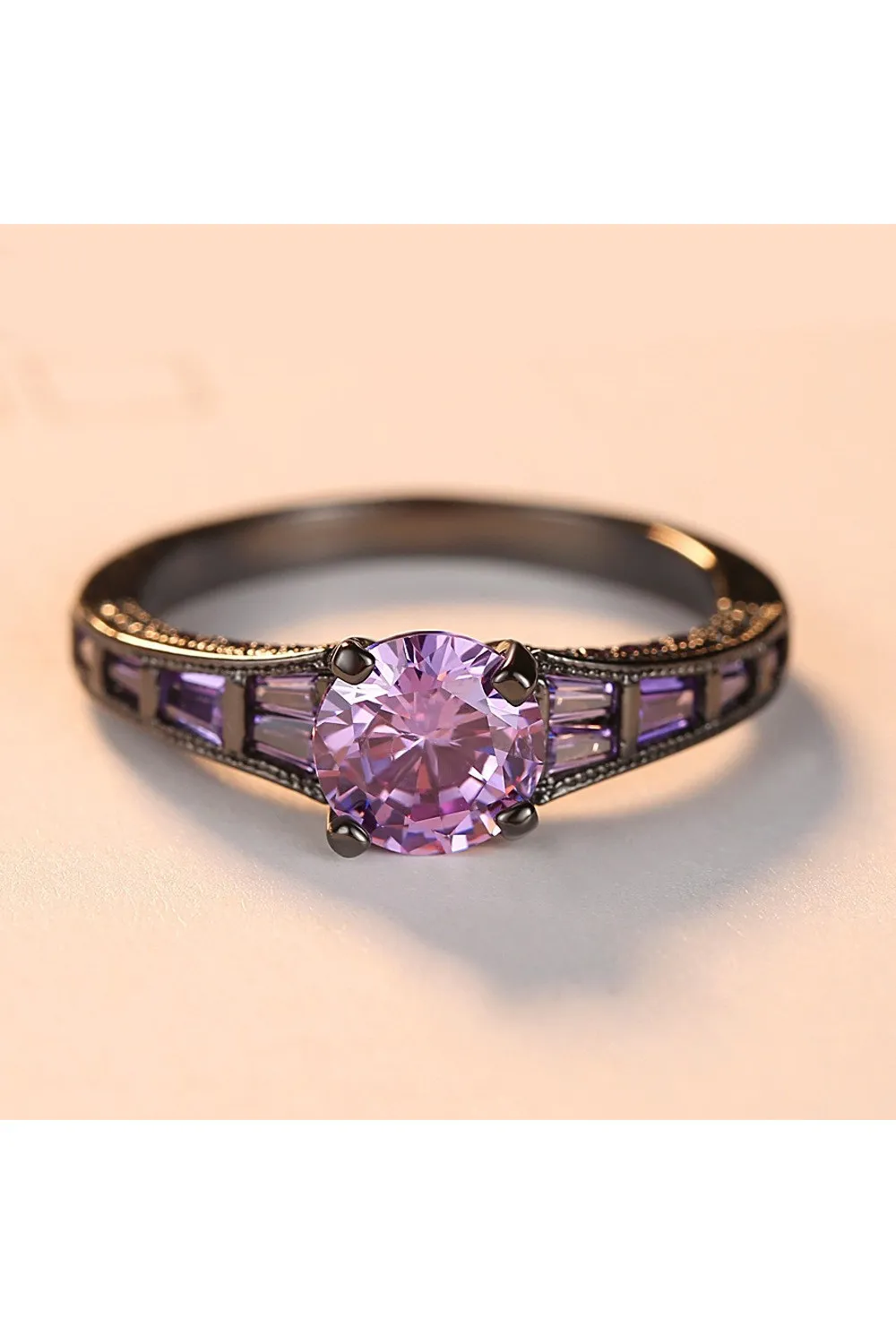 Anillo de cristal violeta