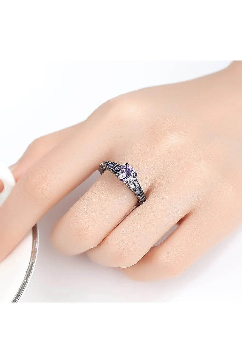 Anillo de cristal violeta