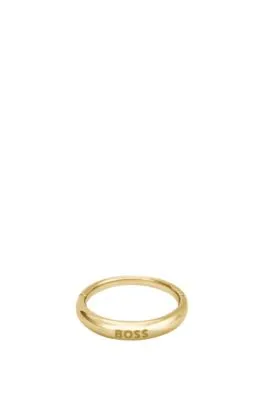 Anillo dorado con detalle de logo
