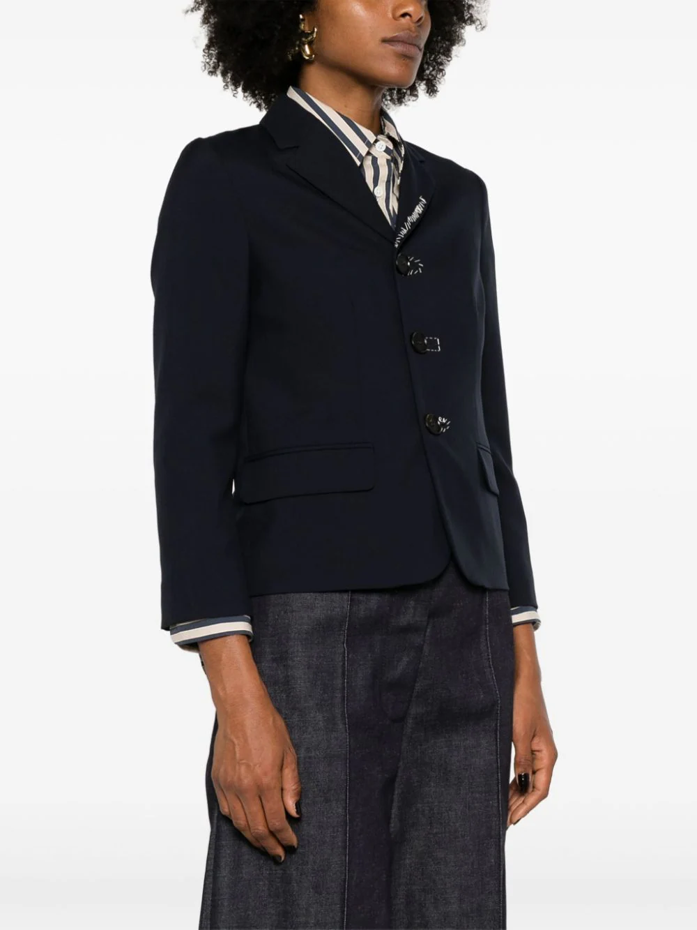 Blazer bordado con botones