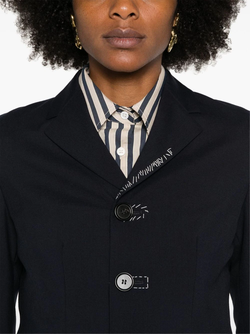 Blazer bordado con botones