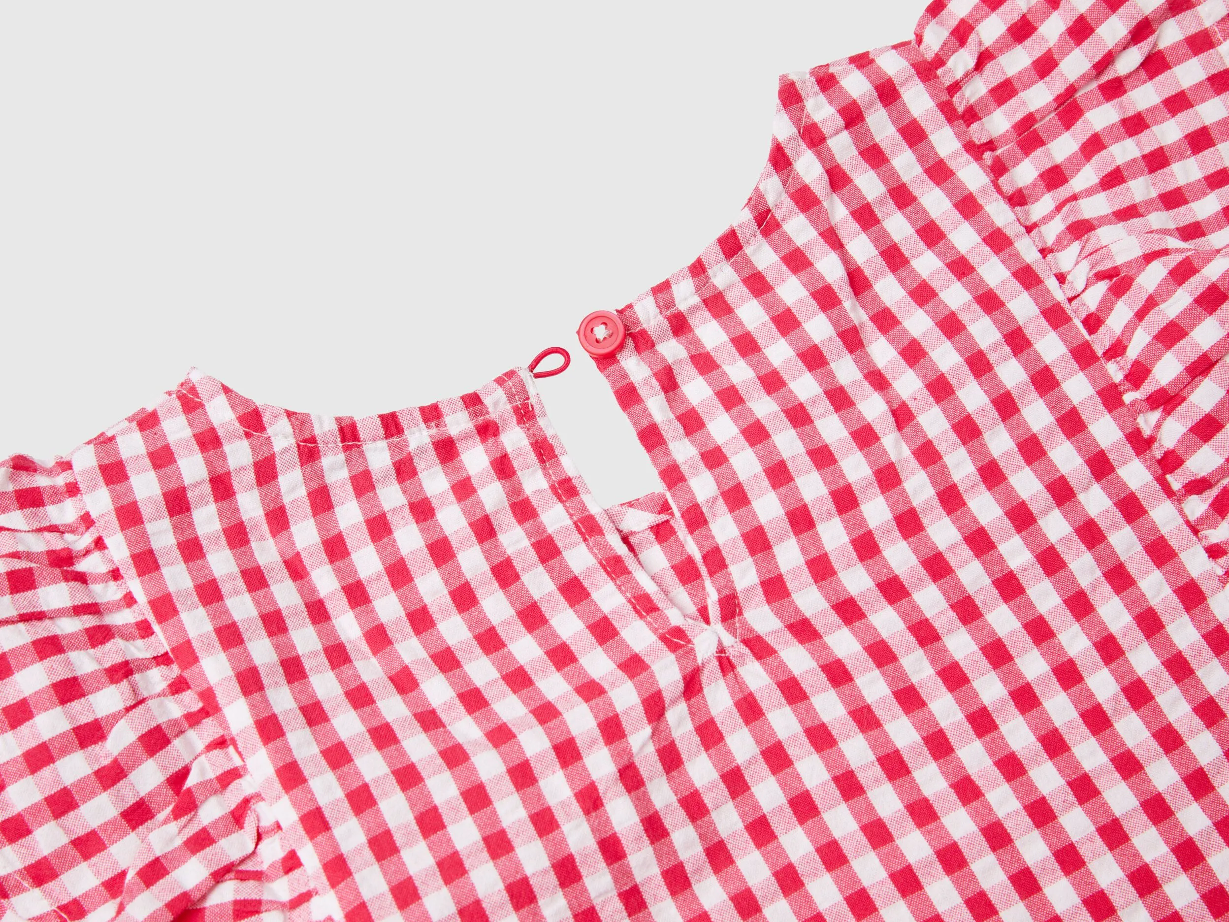 Blusa de vichy con volantes