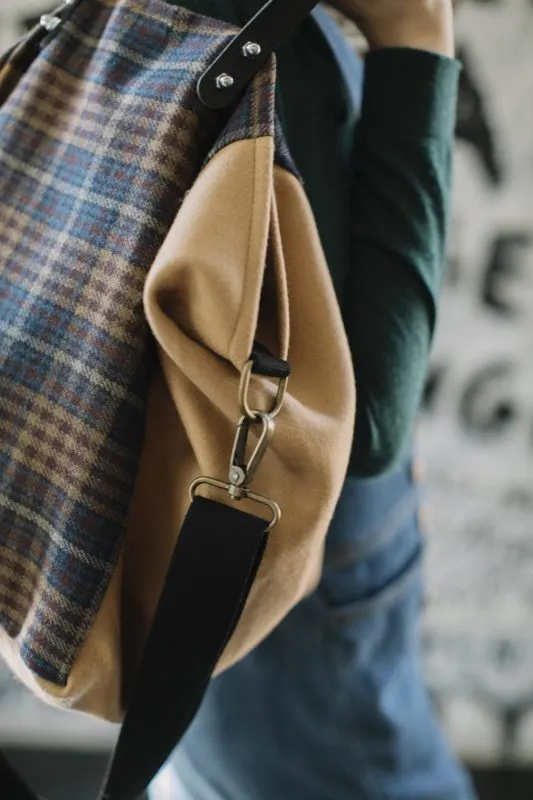 BOLSO DE LANA  ESTAMPADO ESCOCéS Y LANA CAMEL