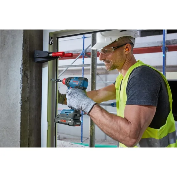 BOSCH  GDR 18V200  ATORNILLADORA CON IMPACTO CON 2 BATERíAS, LIION, 18 V, 4 AH, 200 NM, M6M16, CAJA ESPECIAL