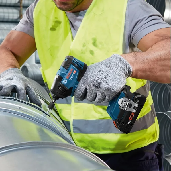 BOSCH  GDR 18V200  ATORNILLADORA CON IMPACTO CON 2 BATERíAS, LIION, 18 V, 4 AH, 200 NM, M6M16, CAJA ESPECIAL