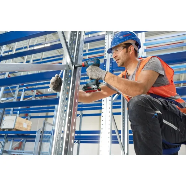 BOSCH  GDR 18V200  ATORNILLADORA CON IMPACTO CON 2 BATERíAS, LIION, 18 V, 4 AH, 200 NM, M6M16, CAJA ESPECIAL