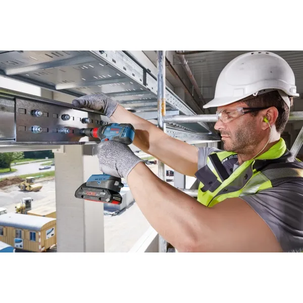 BOSCH  GDR 18V200  ATORNILLADORA CON IMPACTO CON 2 BATERíAS, LIION, 18 V, 4 AH, 200 NM, M6M16, CAJA ESPECIAL