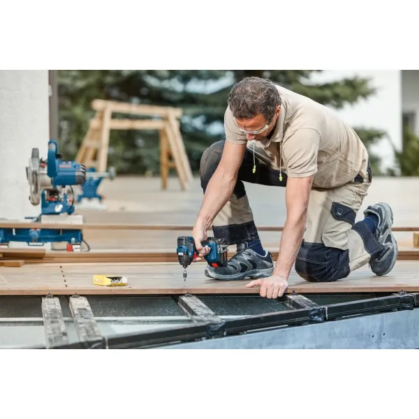 BOSCH  GDR 18V200  ATORNILLADORA CON IMPACTO CON 2 BATERíAS, LIION, 18 V, 4 AH, 200 NM, M6M16, CAJA ESPECIAL