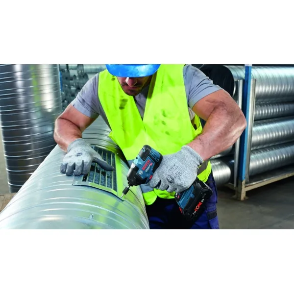 BOSCH  GDR 18V200  ATORNILLADORA CON IMPACTO CON 2 BATERíAS, LIION, 18 V, 4 AH, 200 NM, M6M16, CAJA ESPECIAL