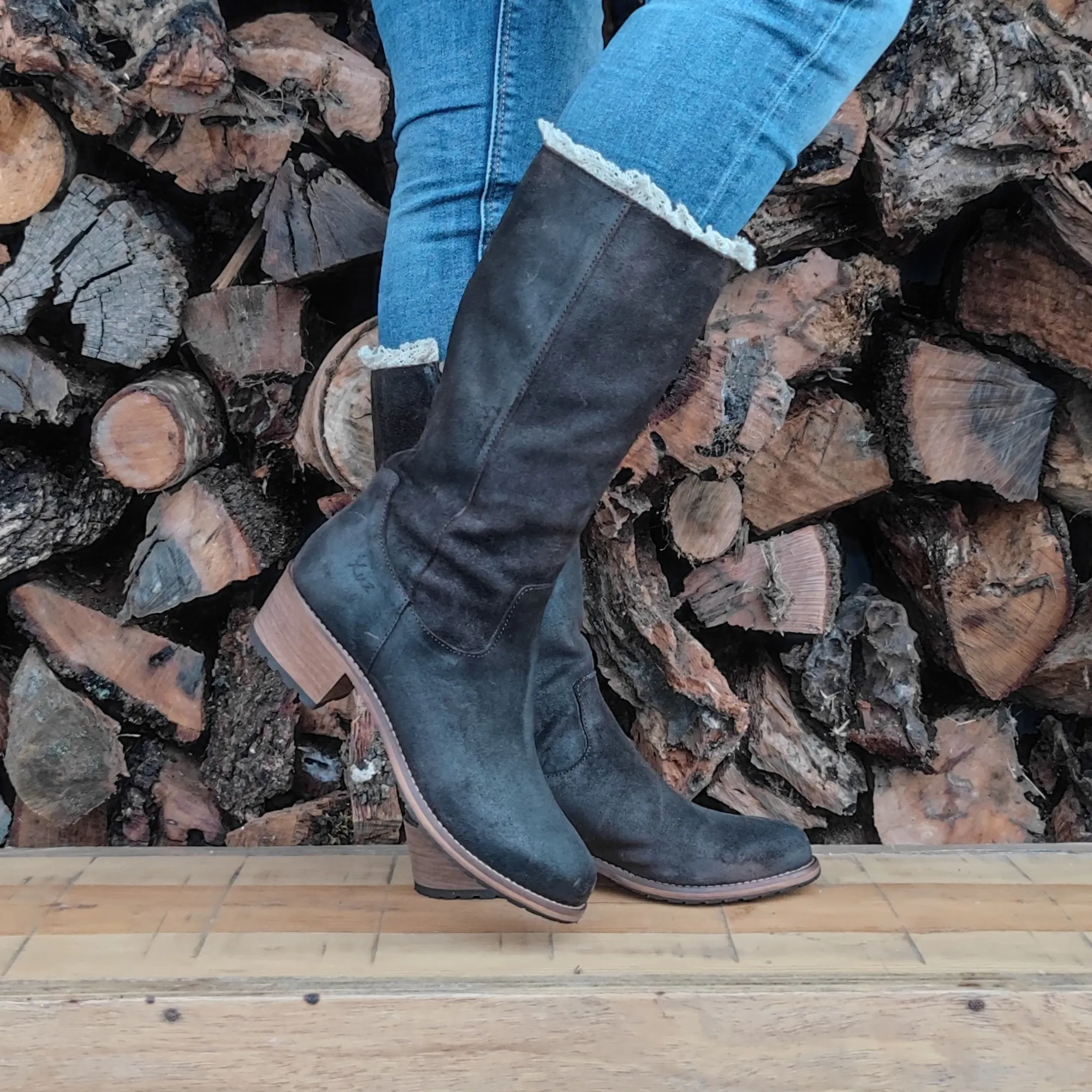 Botas XUZ Cano Alto e Renda Tacao Normal 3968