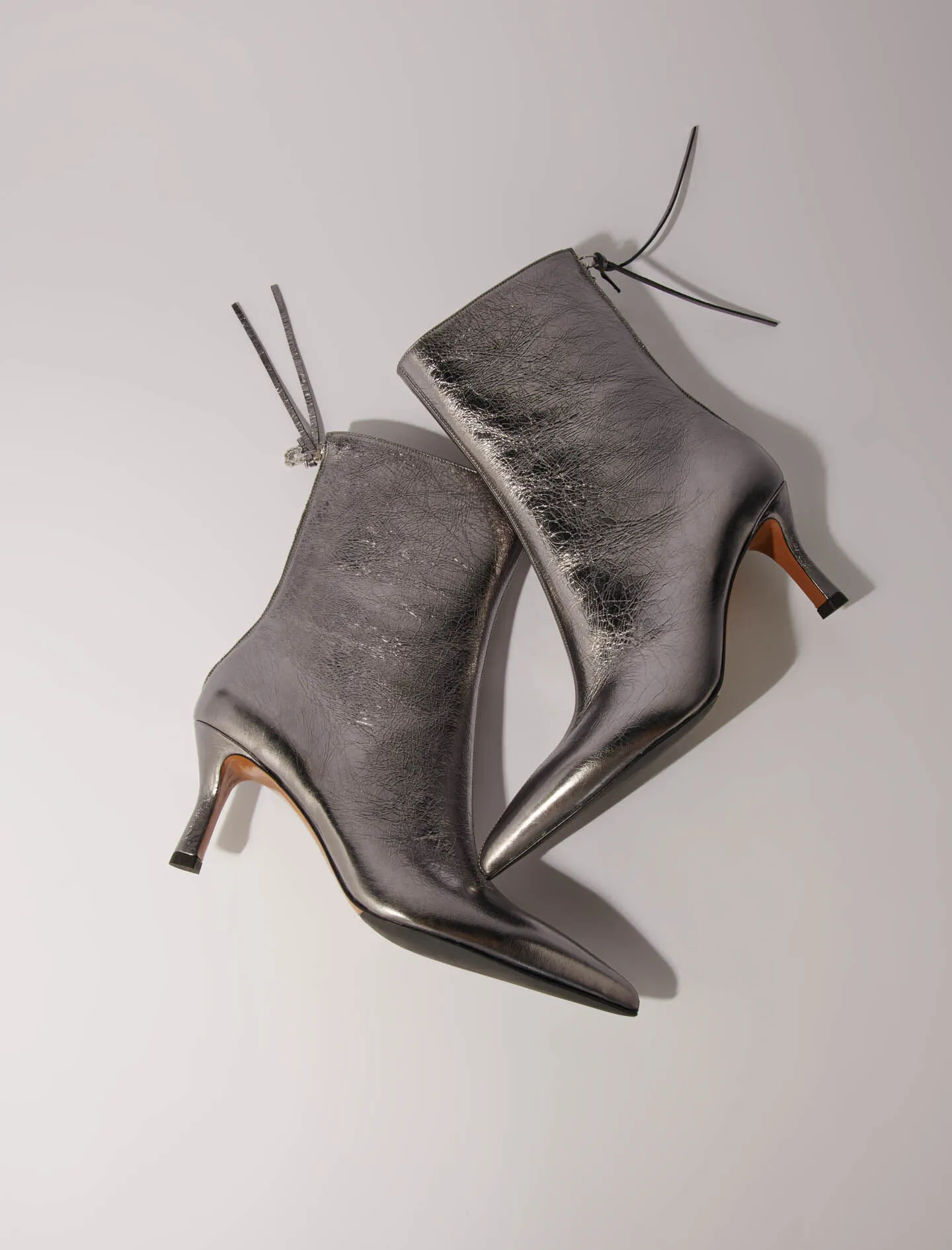 Botines con puntera metalizada