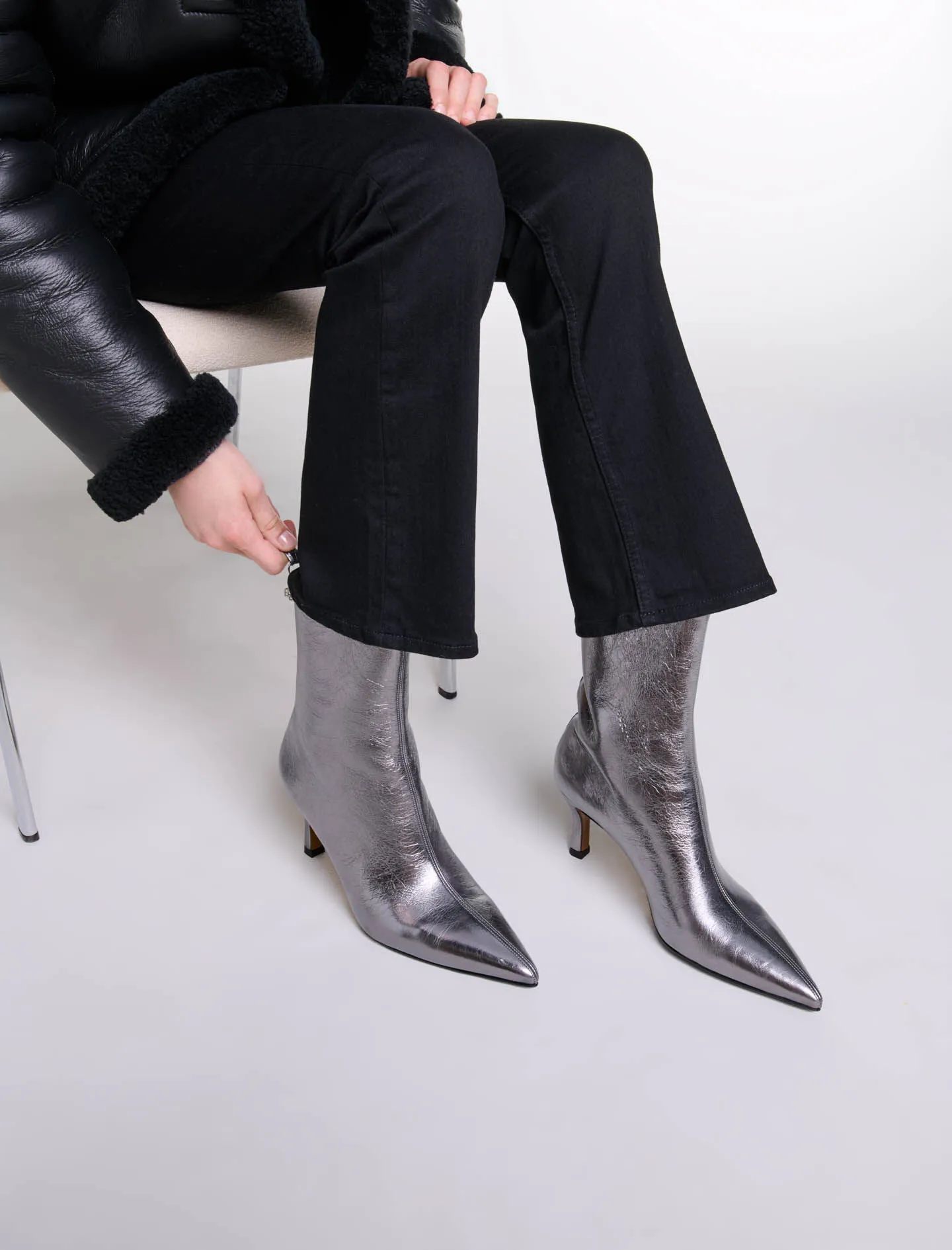 Botines con puntera metalizada