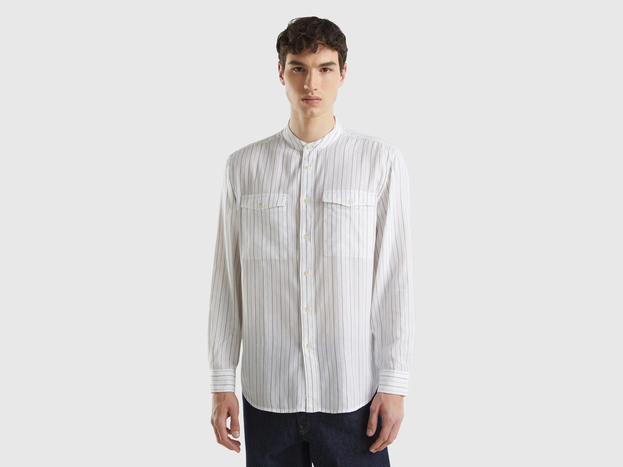 Camisa de rayas con cuello mao