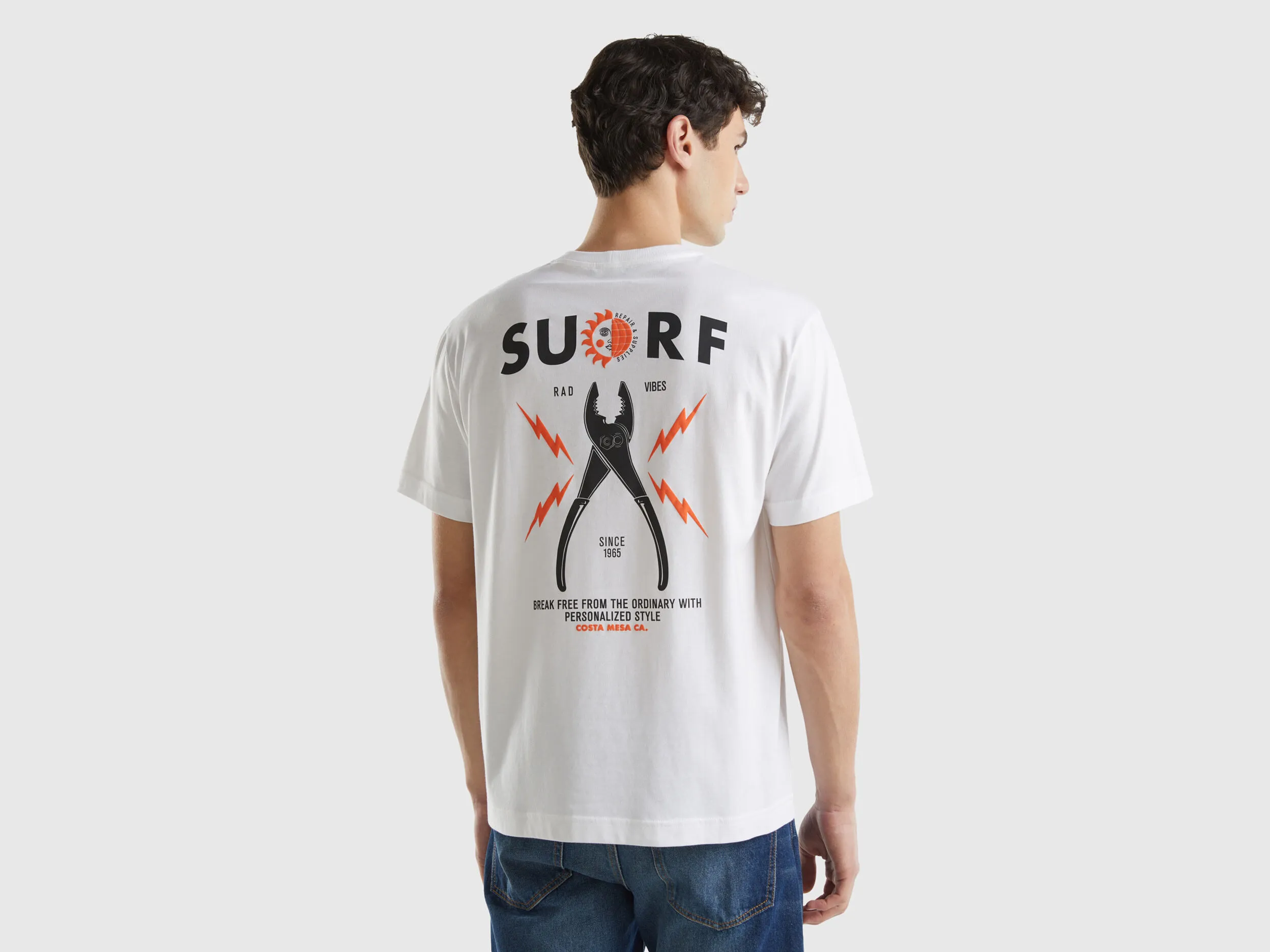 Camiseta con estampado por delante y por detrás