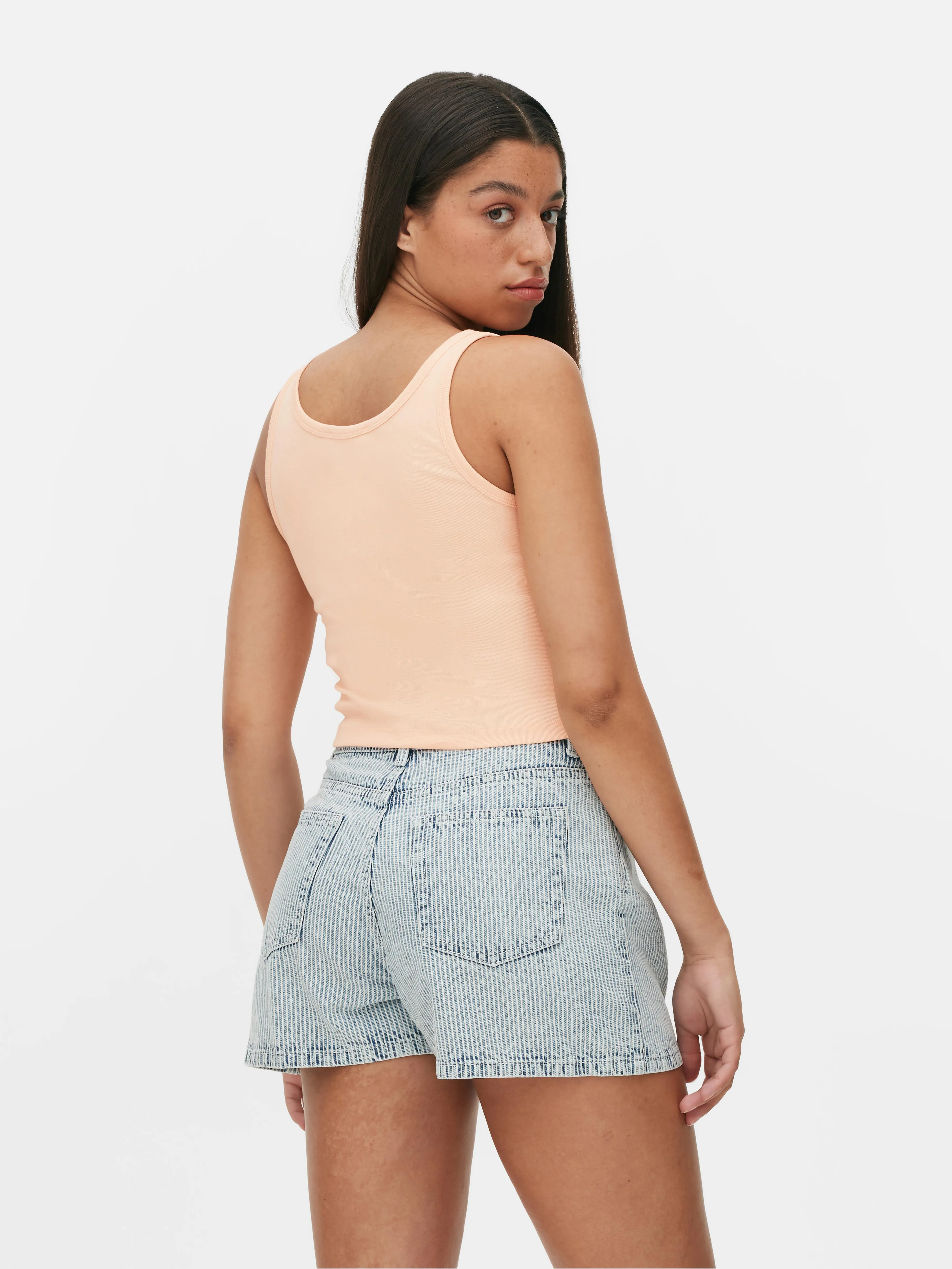 Camiseta corta sin mangas y escotada