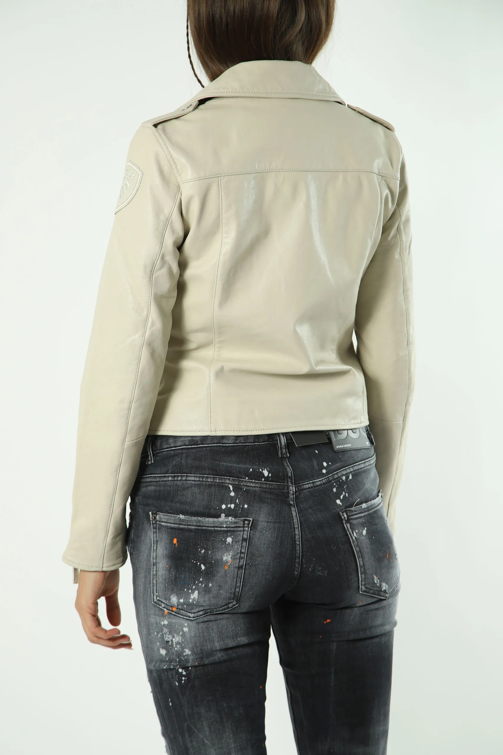 Chaqueta de cuero beige con parche