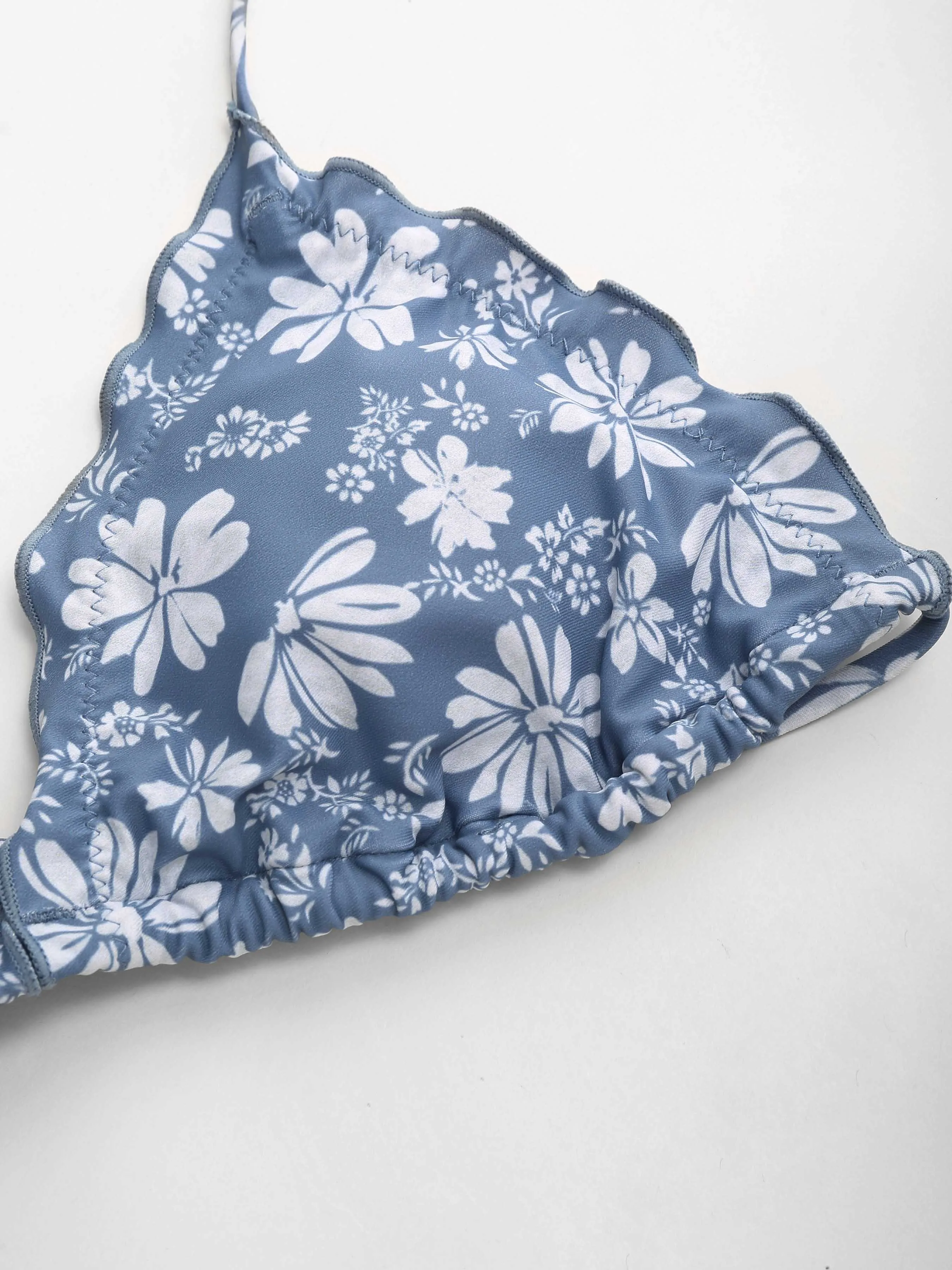 Conjunto de Bikini con Volantes y Estampado Floral para Vacaciones en la Playa de Santorini