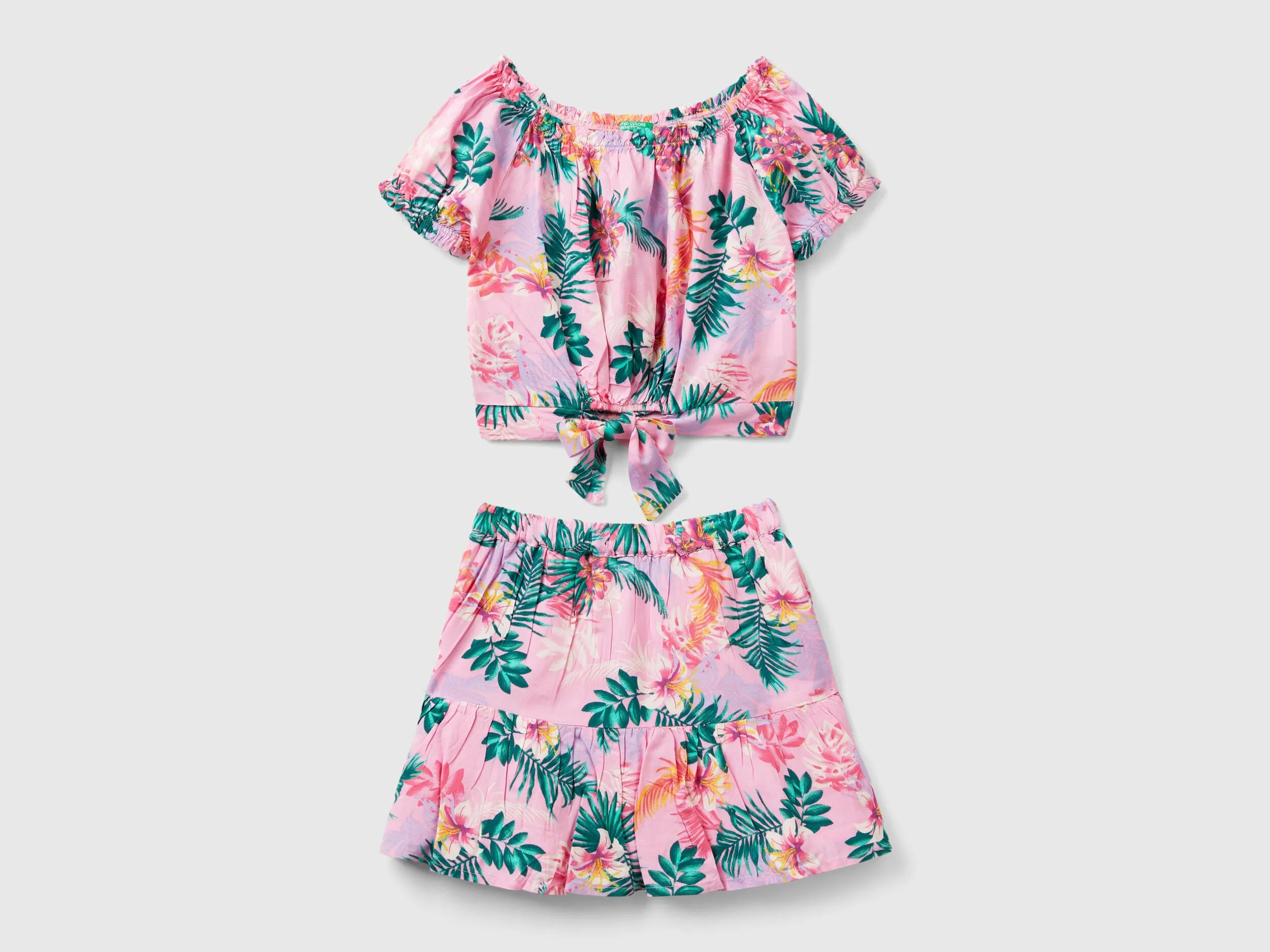 Conjunto de top y falda de flores