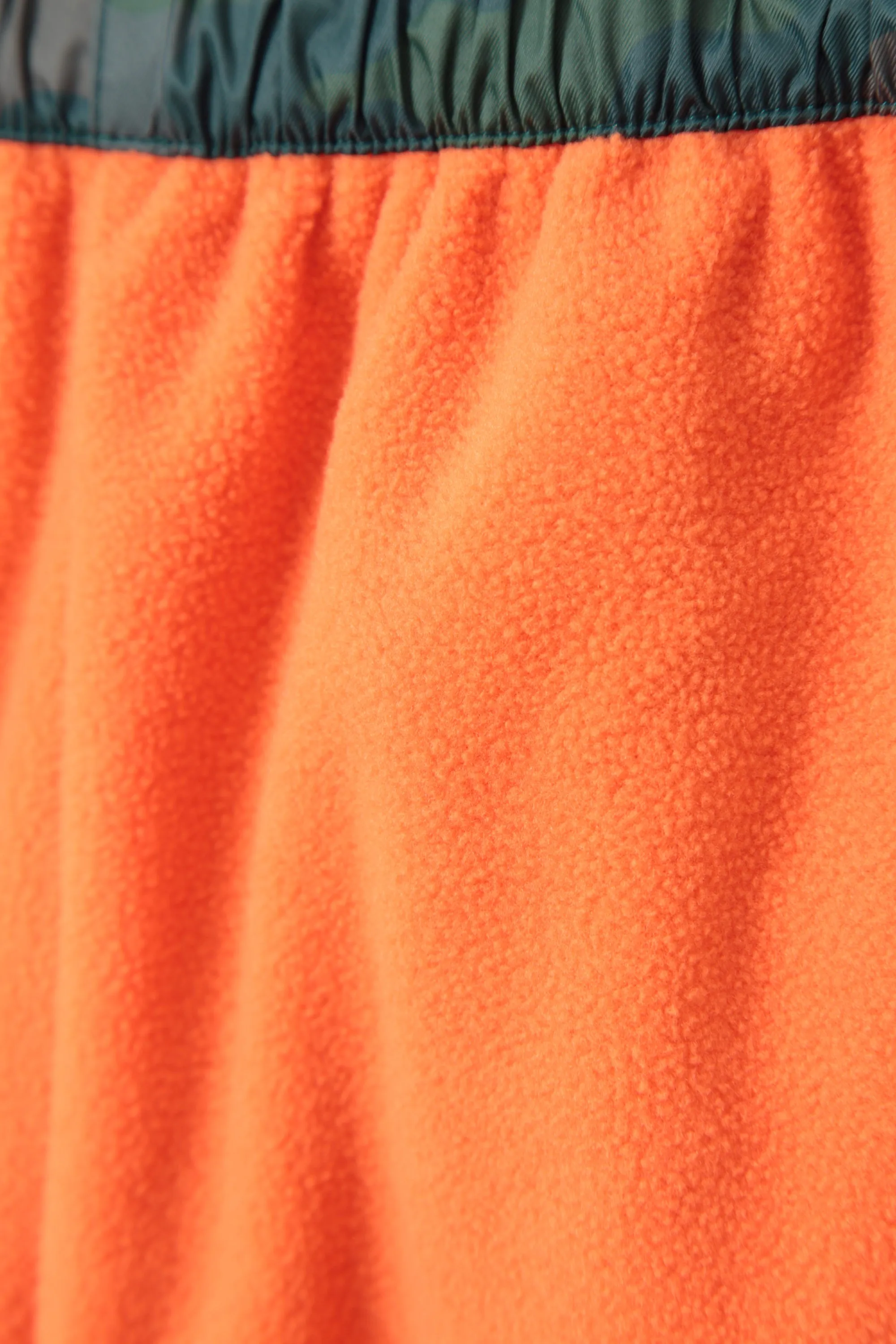 Conjunto impermeable infantil con estampado