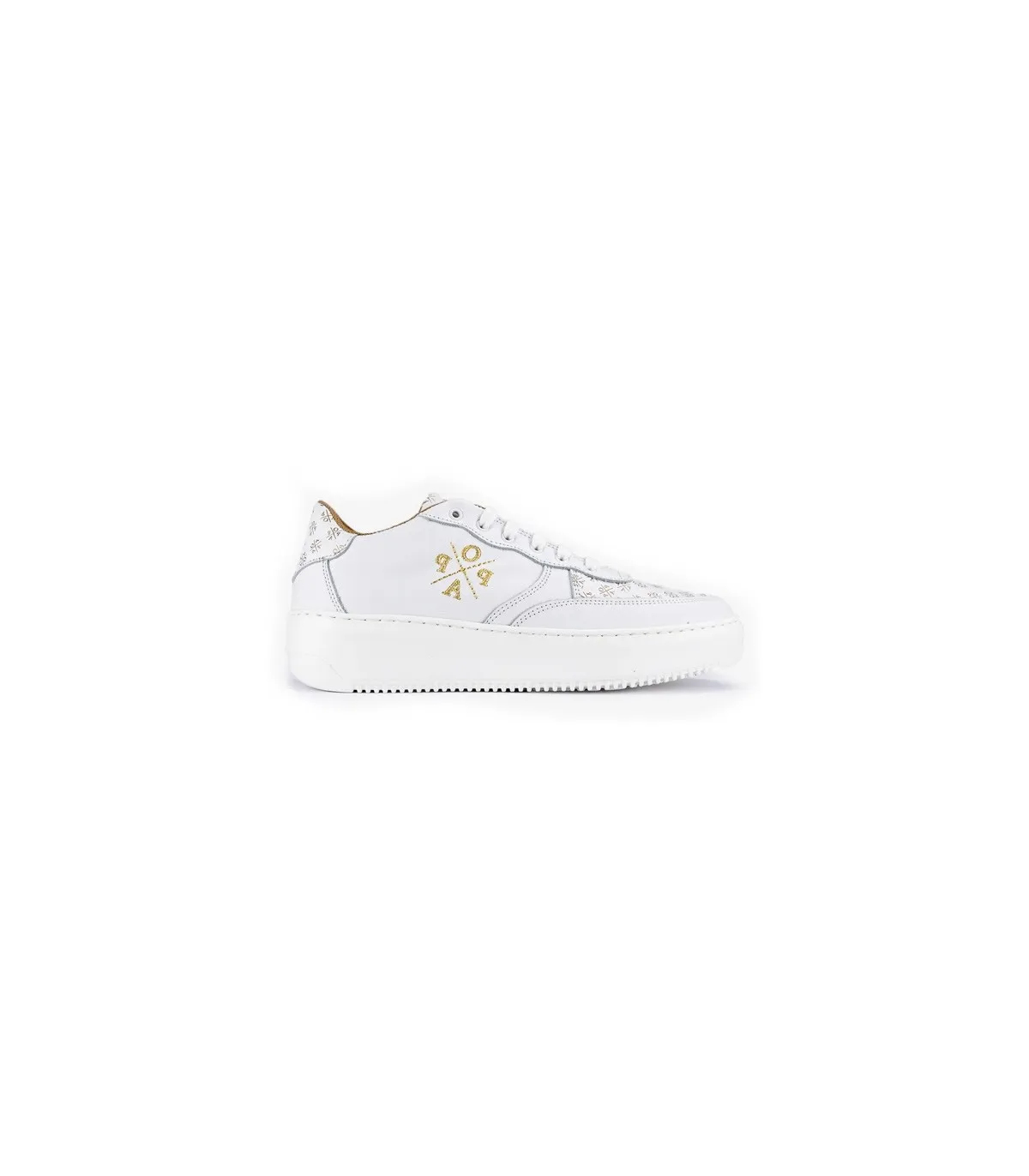 Deportivo con plataforma en color blanco