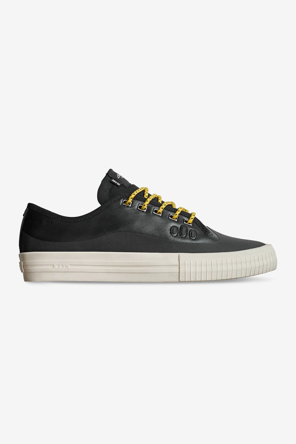 GILLETTE  BLACK LEATHER  SKATE SHOES