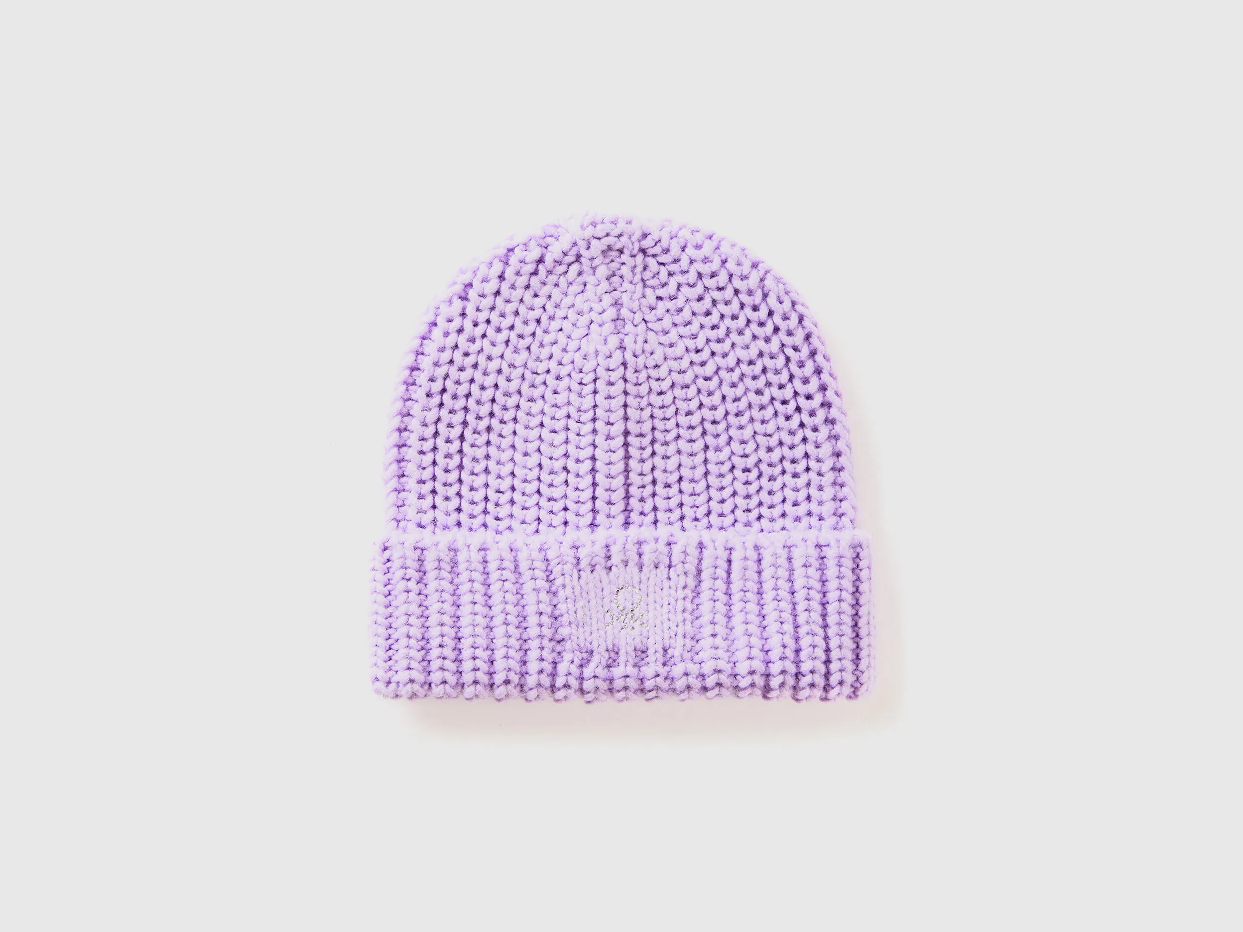 Gorro con logotipo de strass