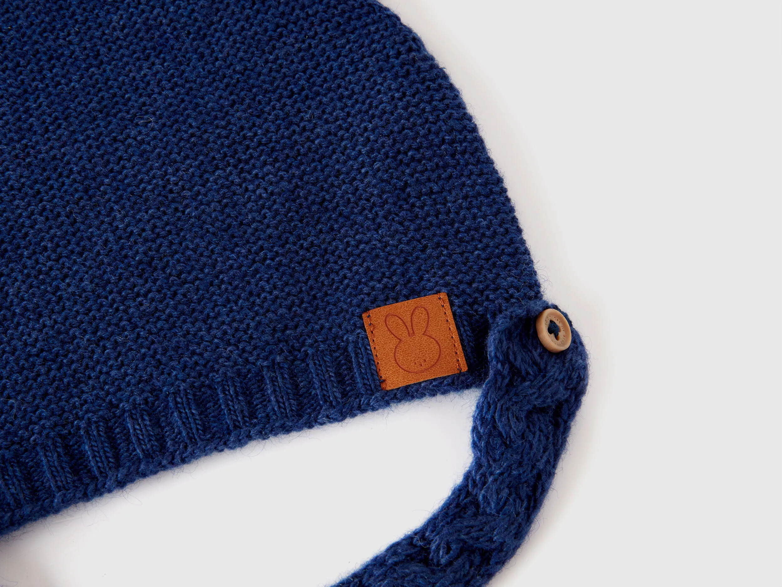 Gorro con orehas en mezcla de lana reciclada