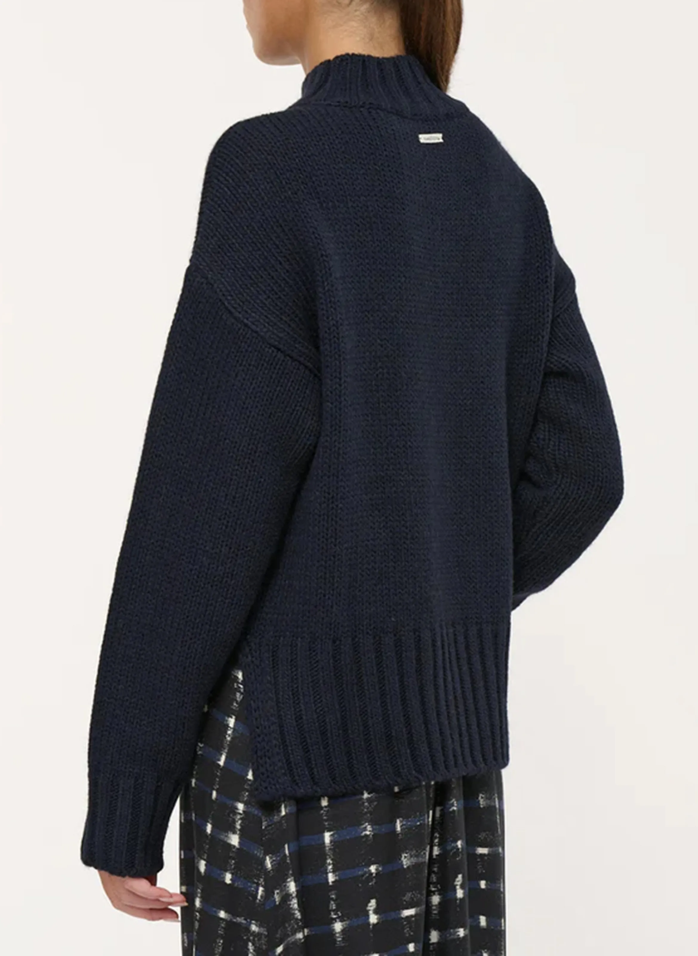 HUMILITY Jersey holgado de mezcla de punto con cuello alto en azul