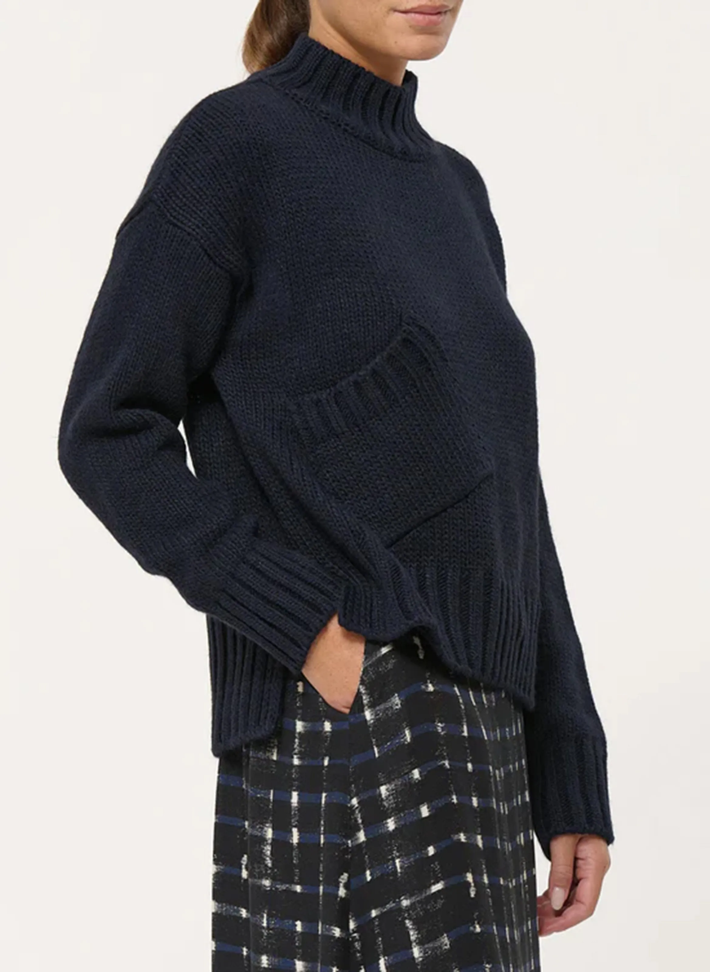 HUMILITY Jersey holgado de mezcla de punto con cuello alto en azul