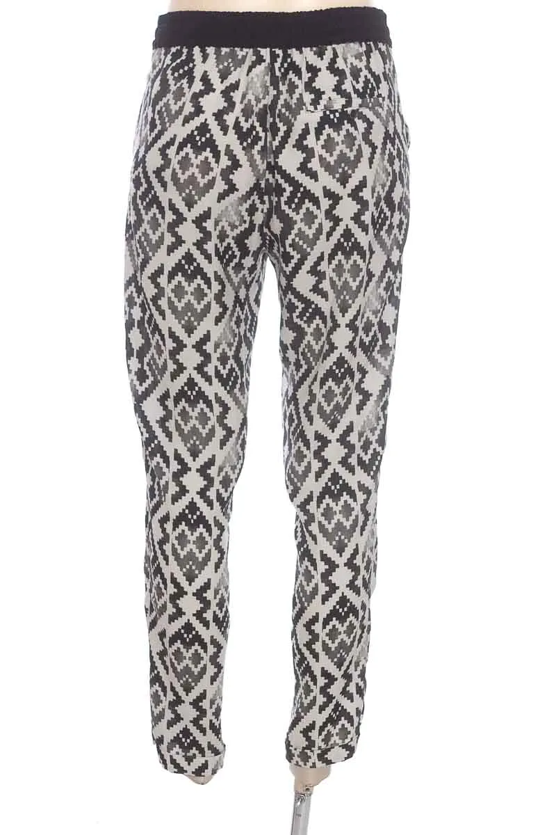 PANTALóN COLOR BLANCO  BERSHKA