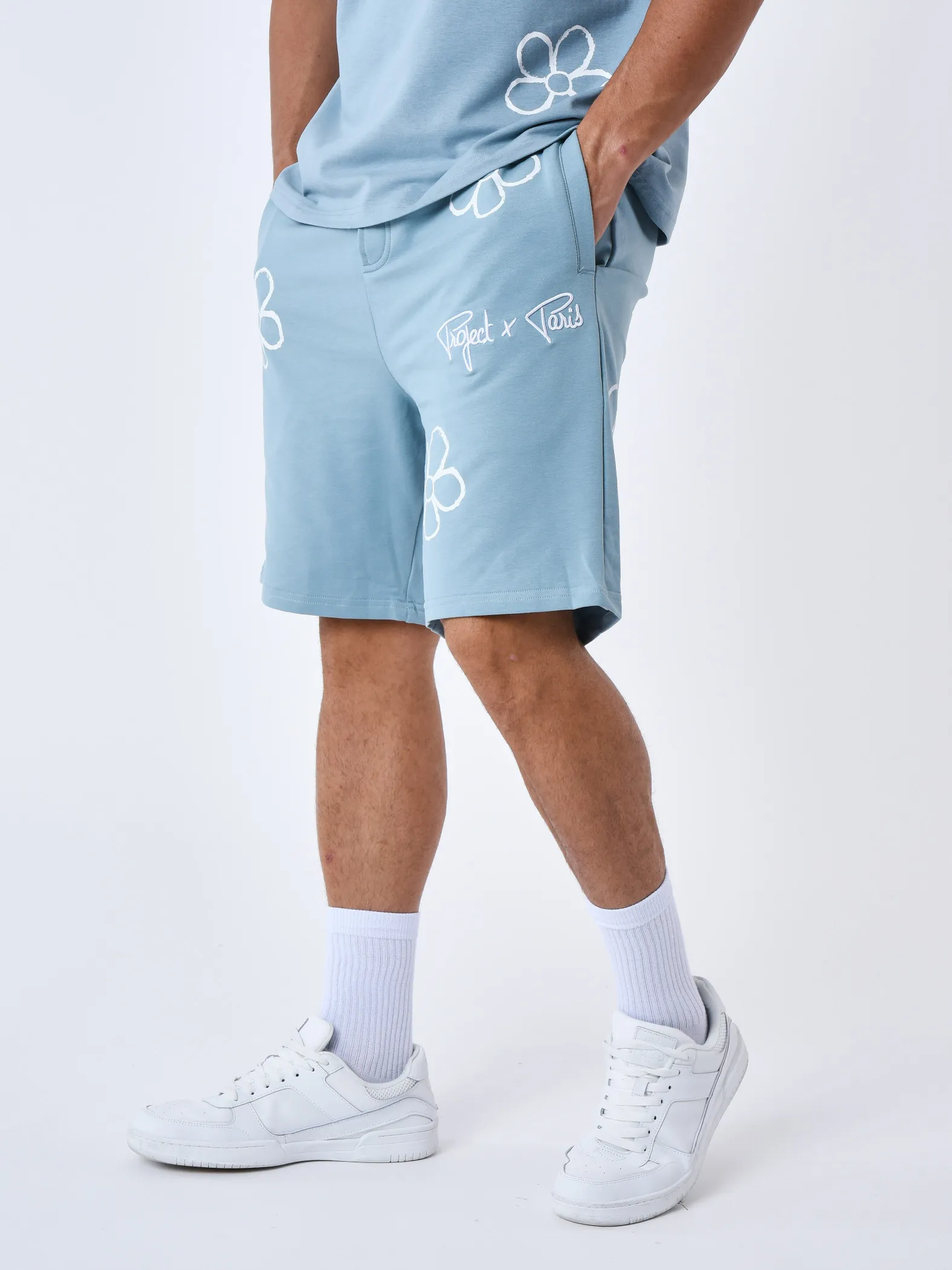 Pantalón corto con diseño floral