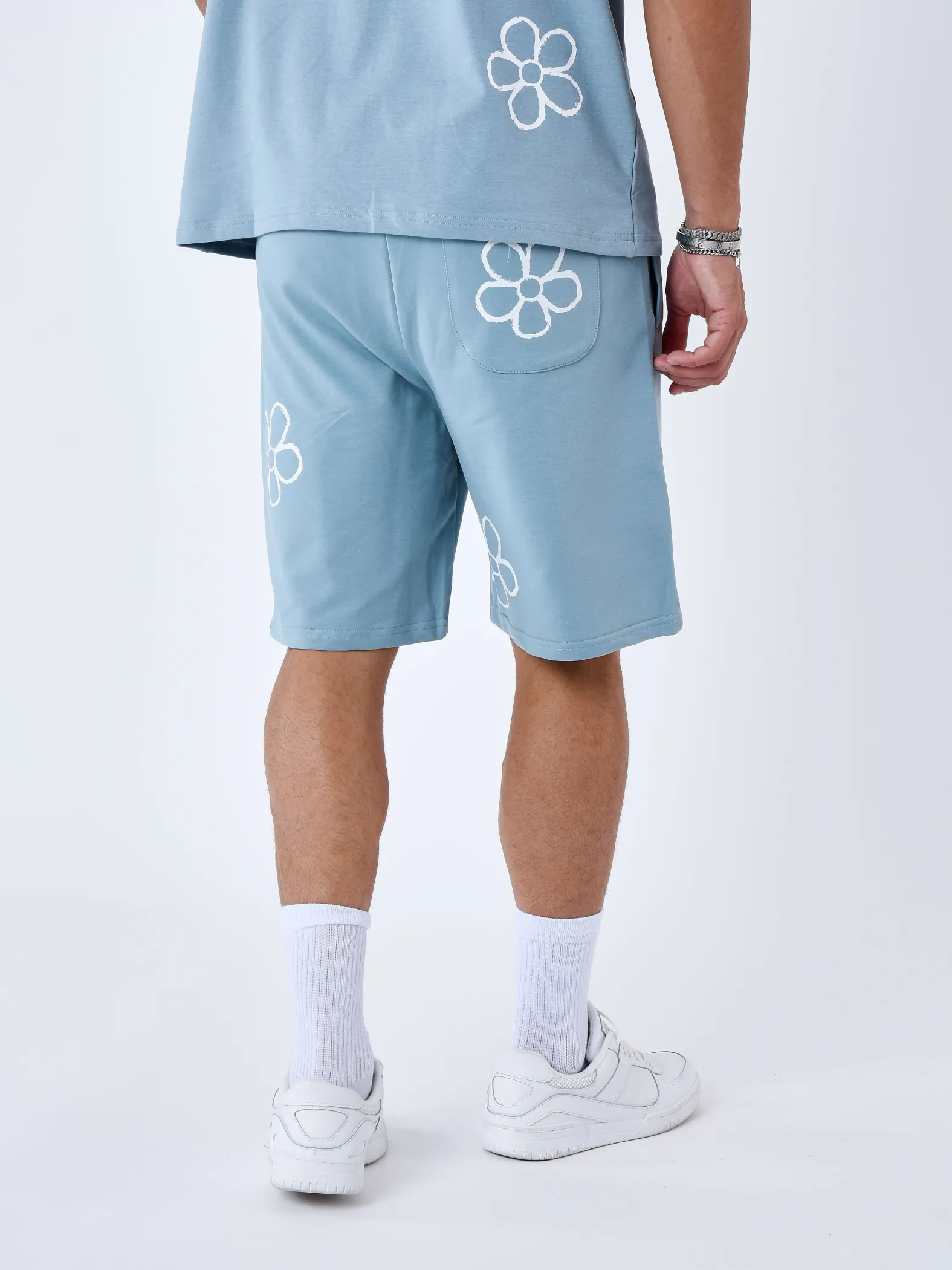 Pantalón corto con diseño floral