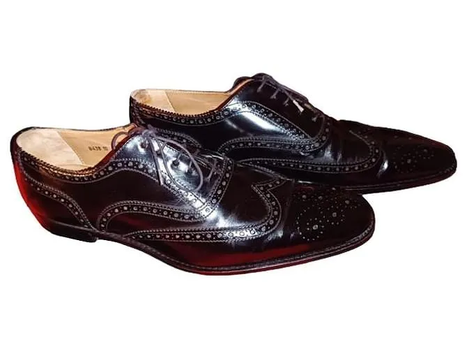 Paul Smith Derbys con punta de flor de cuero negro 
