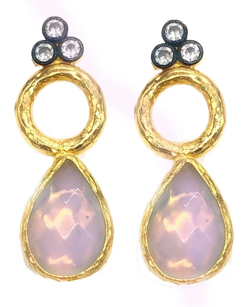 PENDIENTES LARGOS BLANCOS BAÑADOS EN ORO PARA NOVIAS
