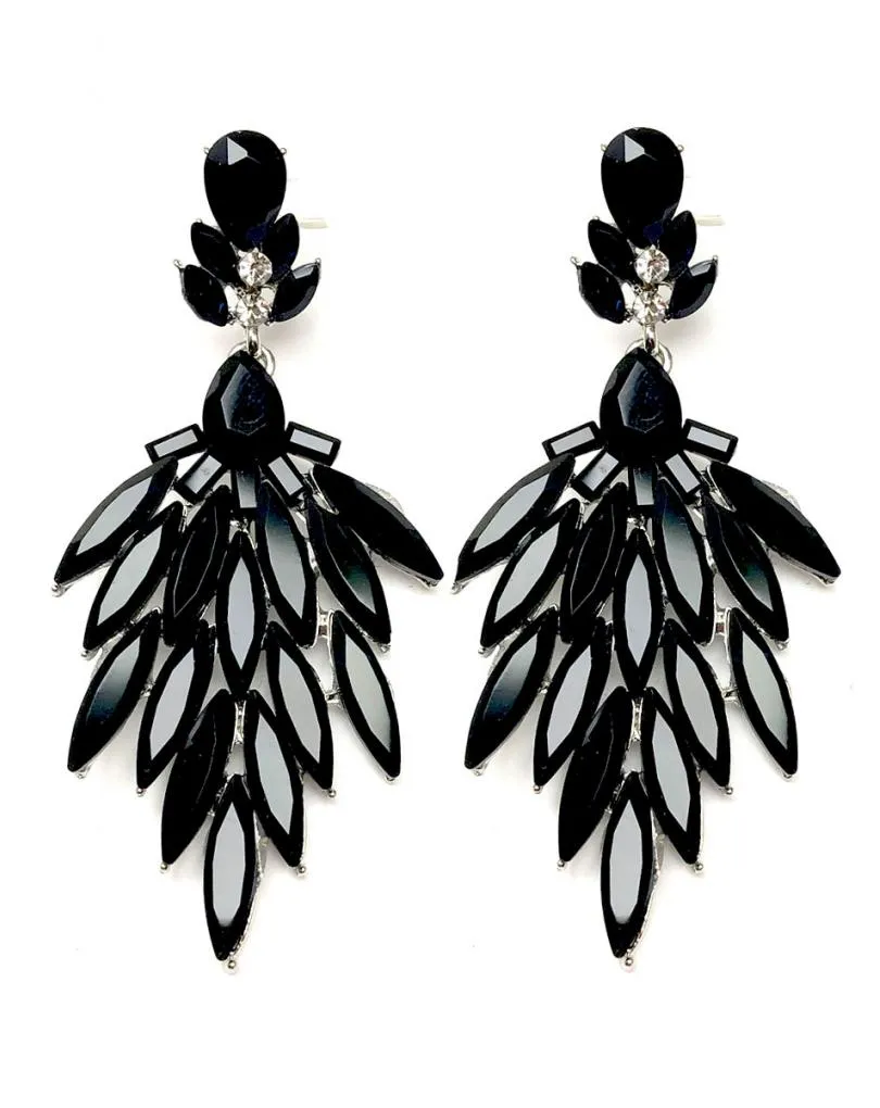 PENDIENTES NEGROS LARGOS PARA UN LOOK PERFECTO DE FIESTA