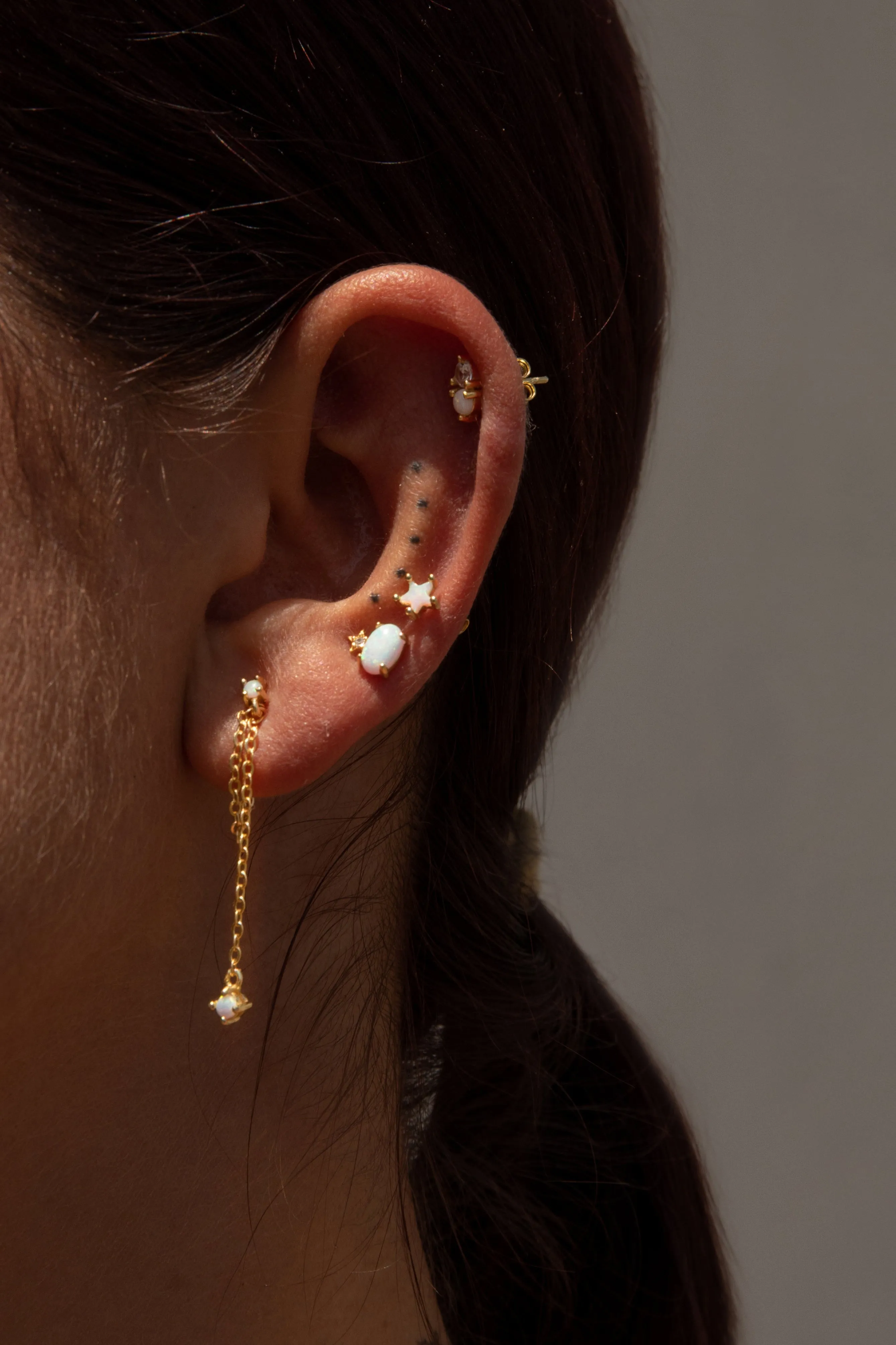 Piercing de plata baada en oro diseo mini ópalo y circonita