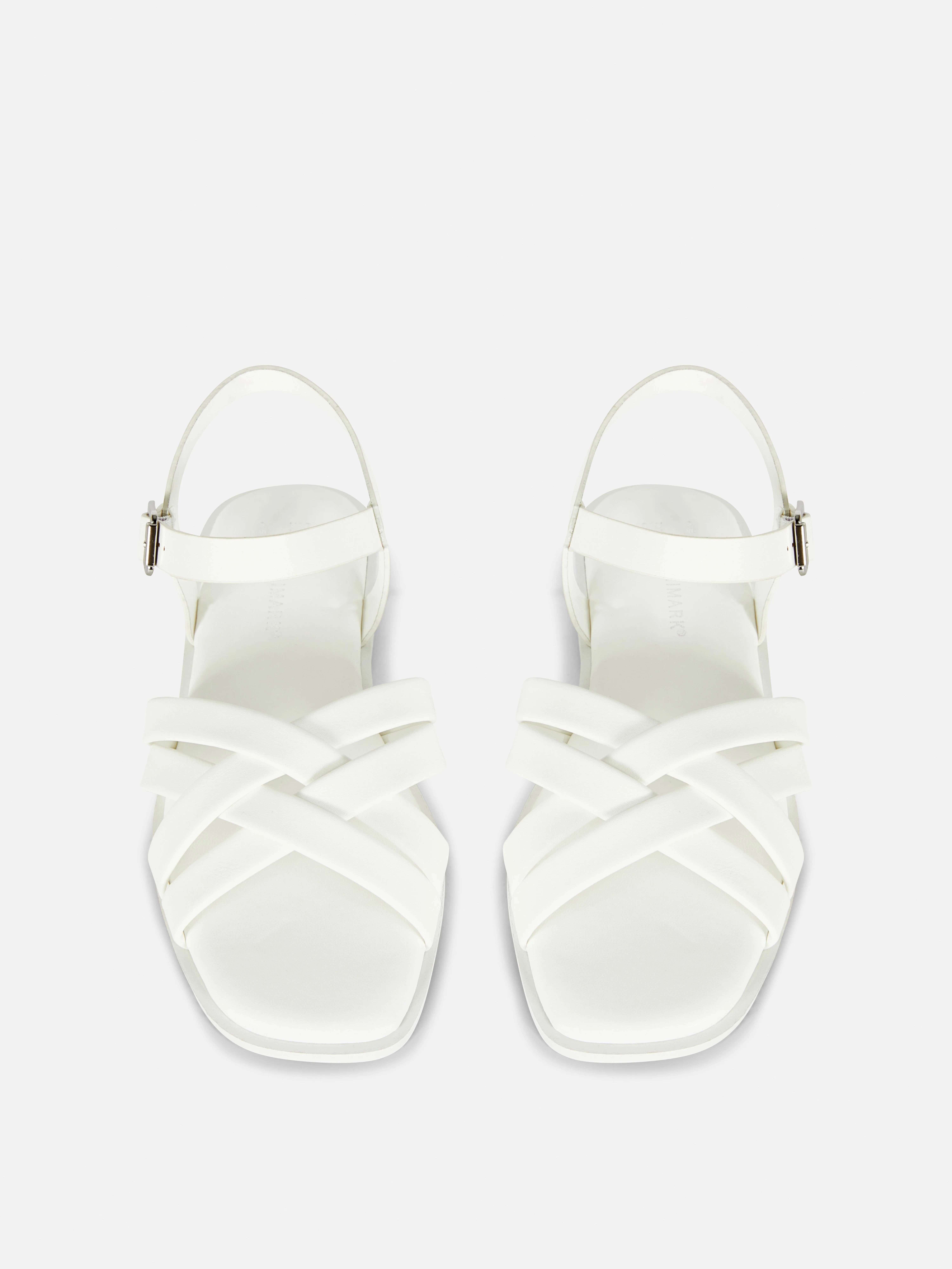 Sandalias con tiras cruzadas gruesas