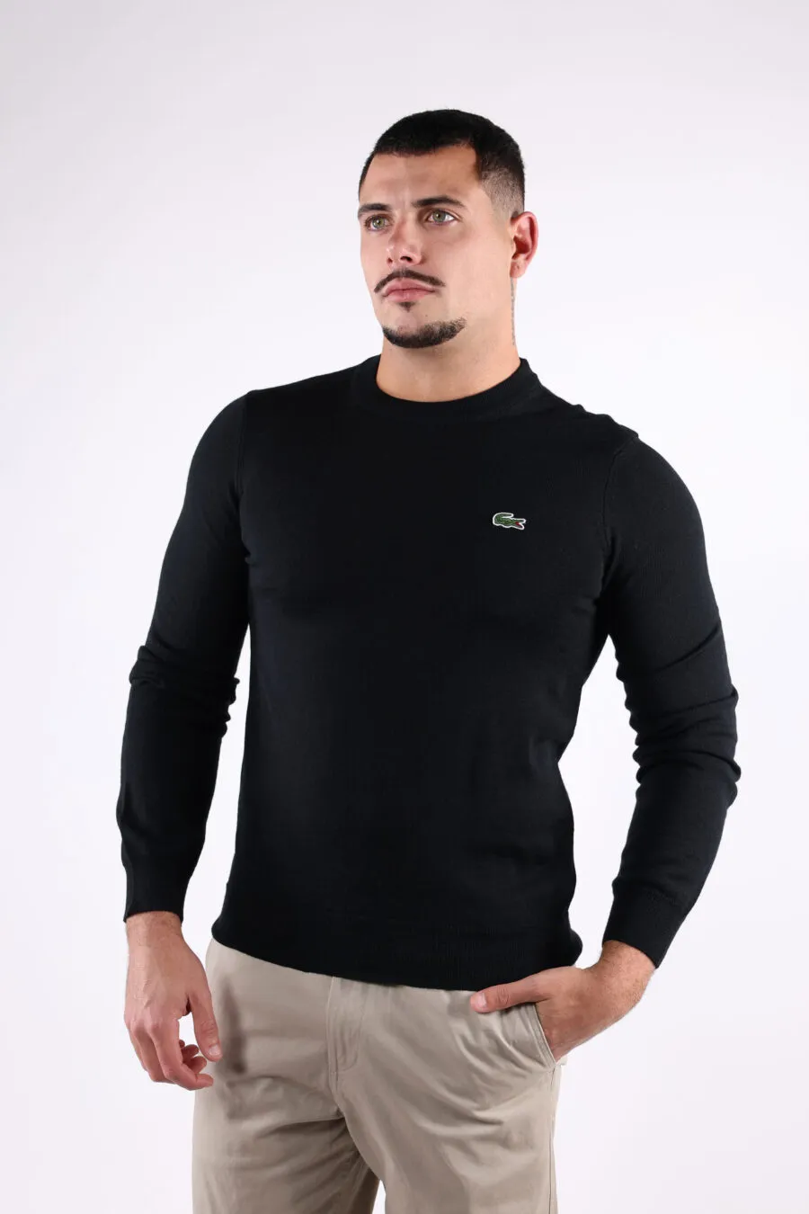 Sudadera negra con minilogo 