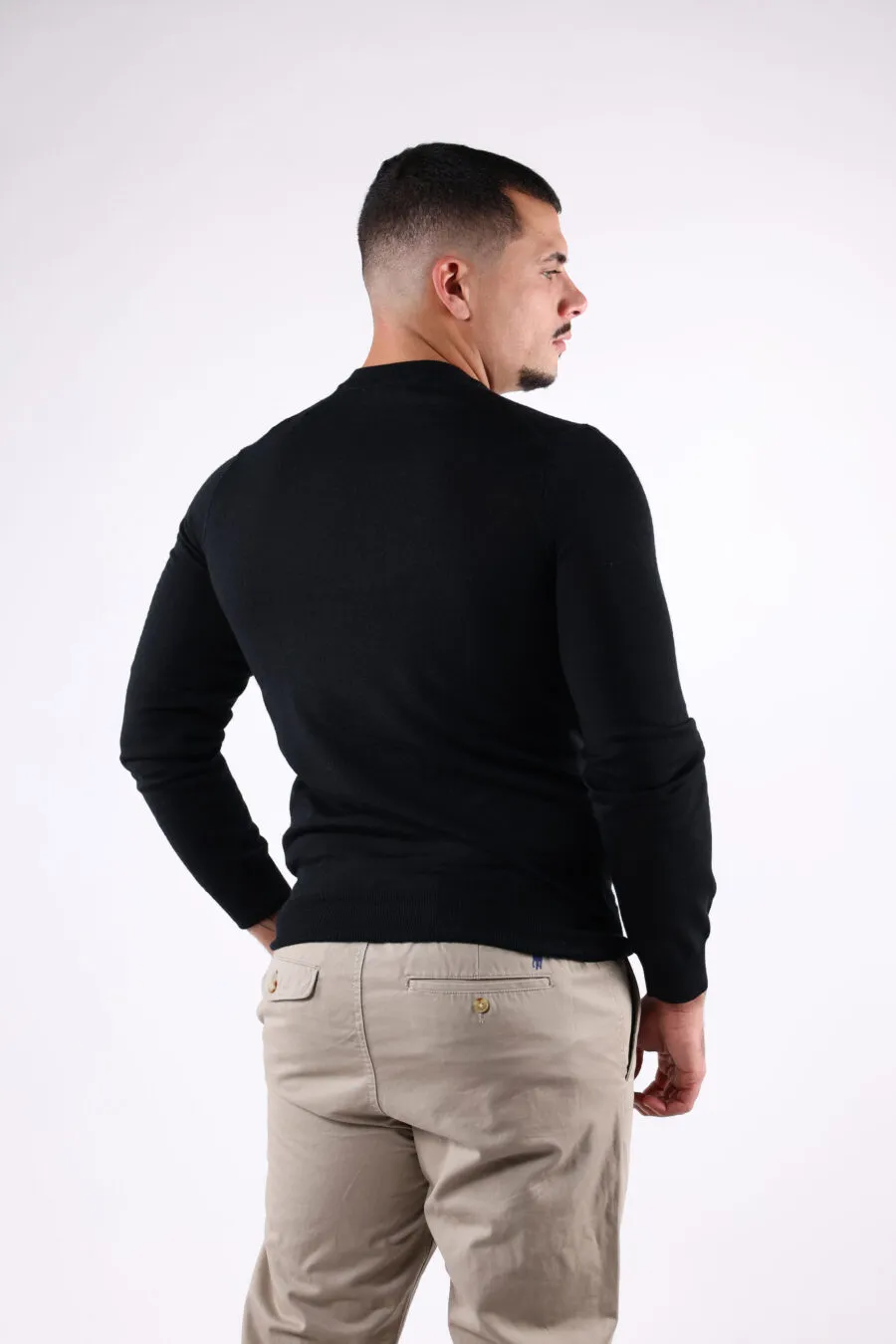 Sudadera negra con minilogo 