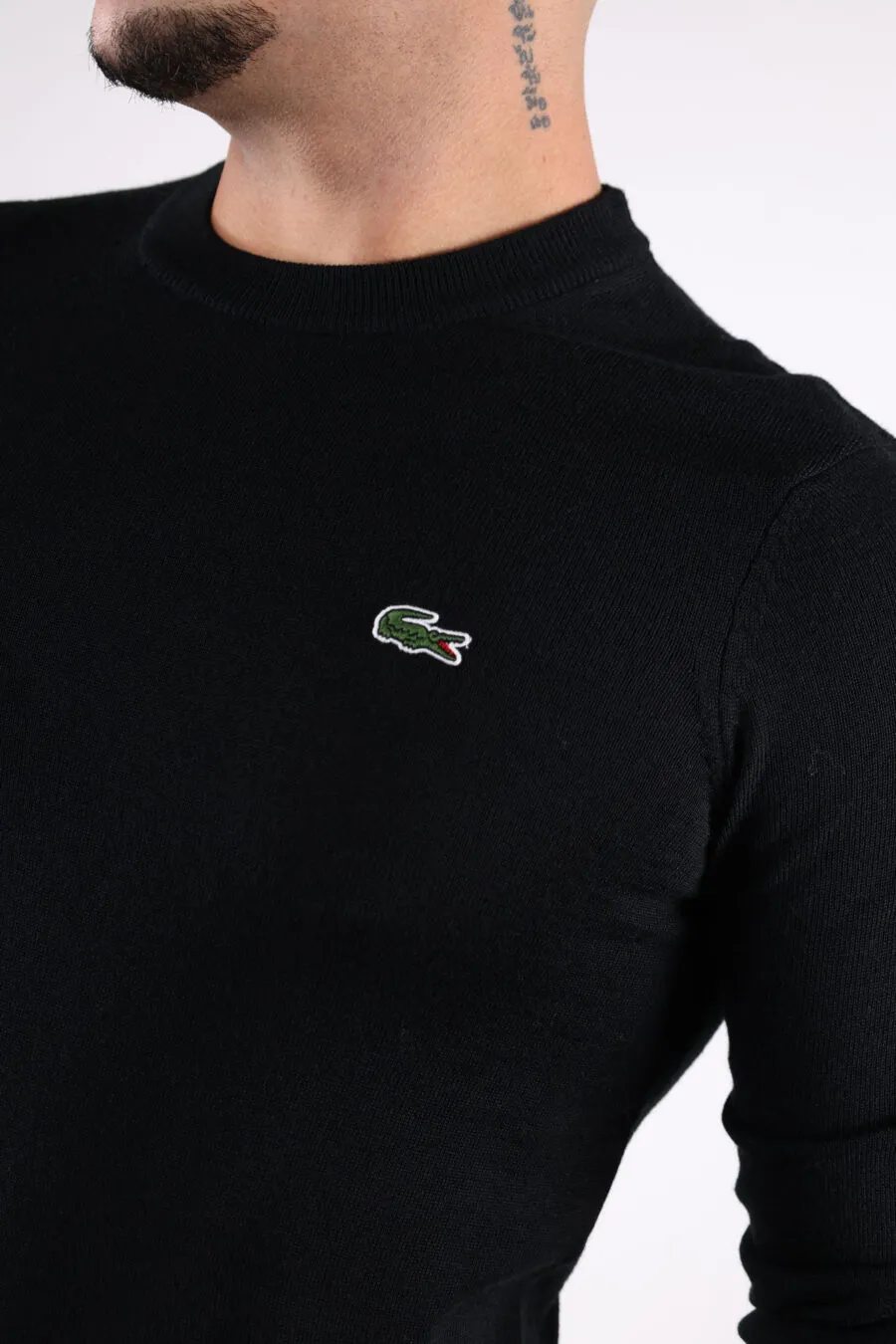 Sudadera negra con minilogo 