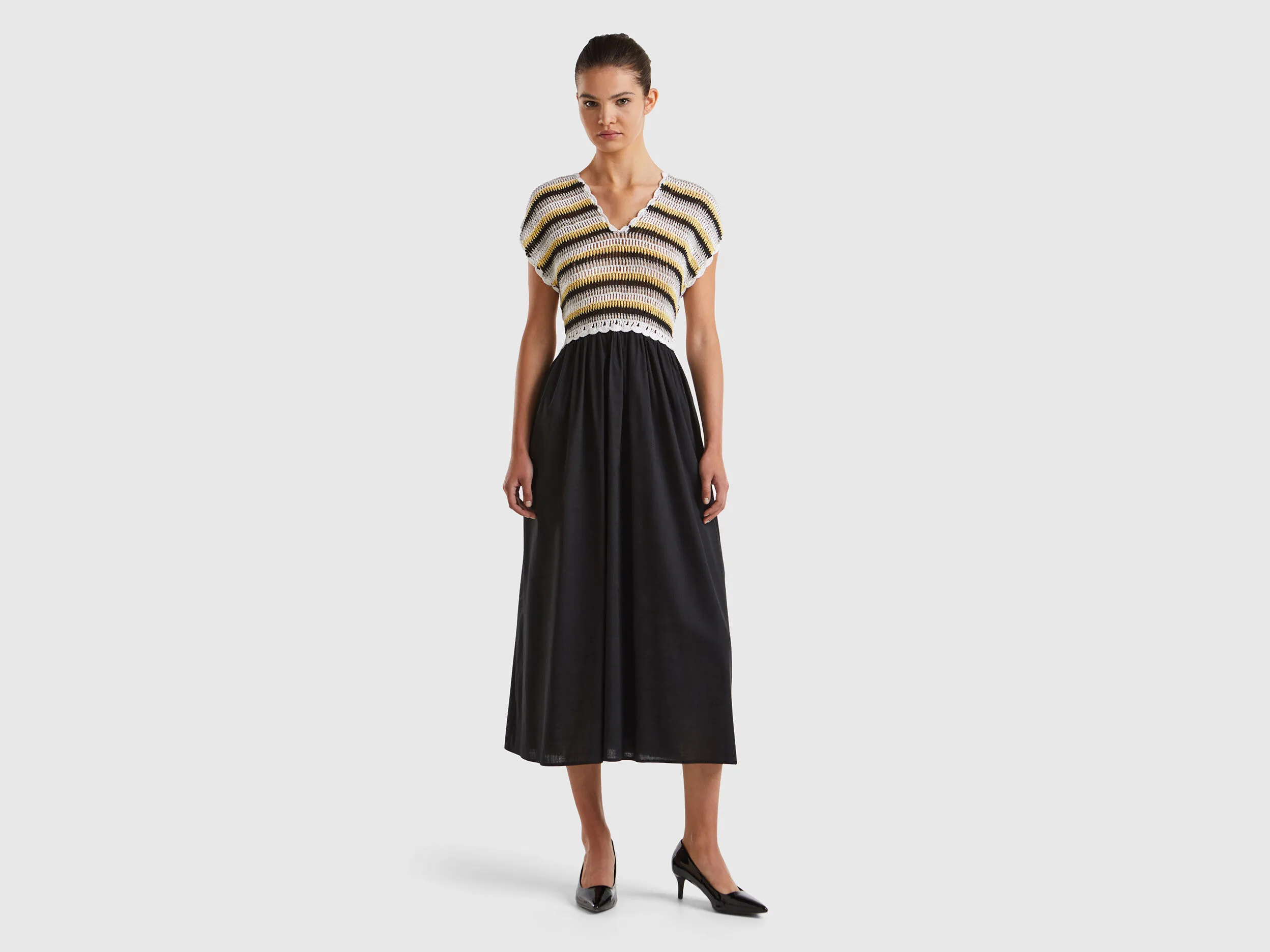 Vestido con corpiño de ganchillo