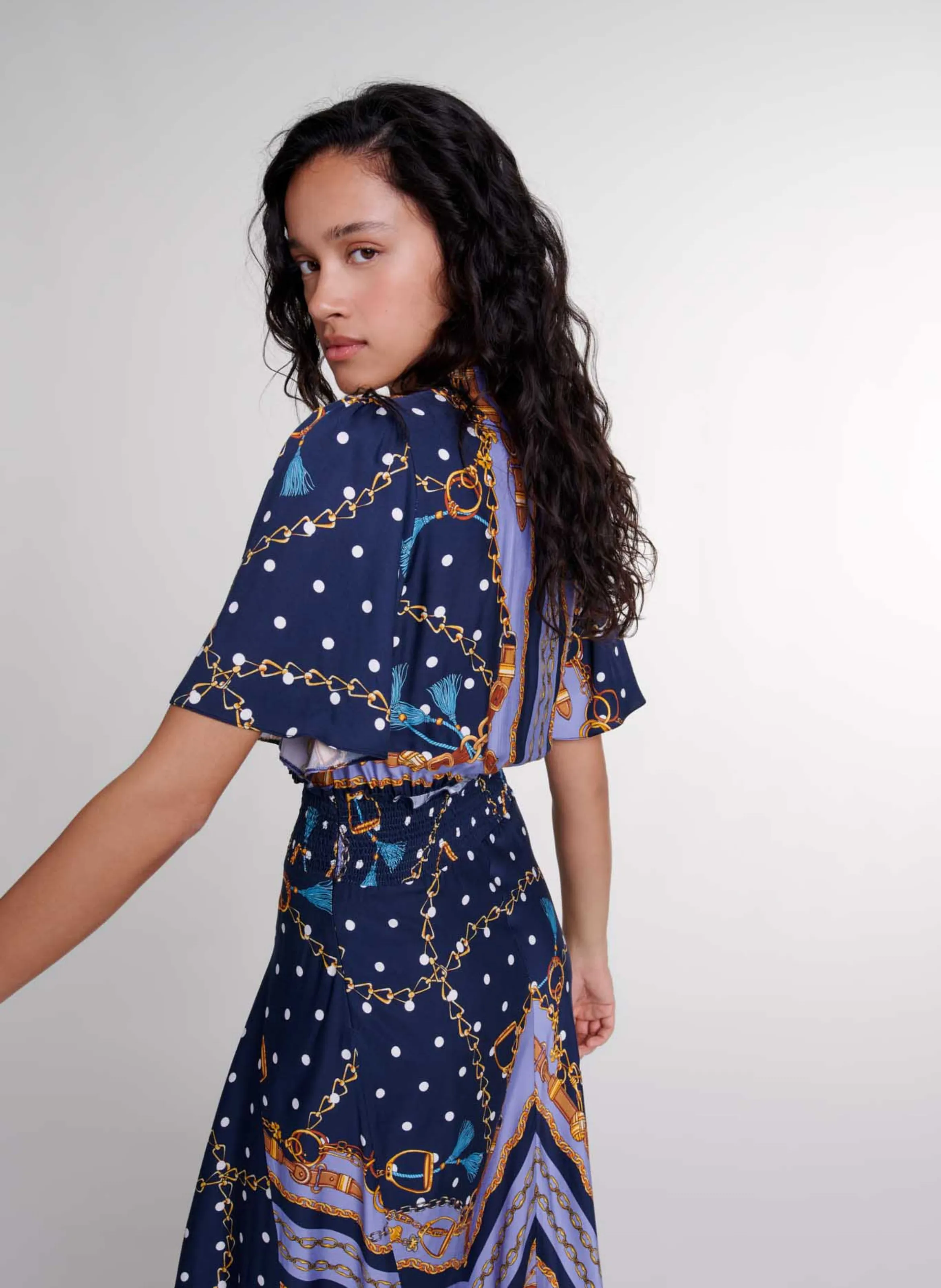 Vestido largo asimétrico con escote en V en multicolor