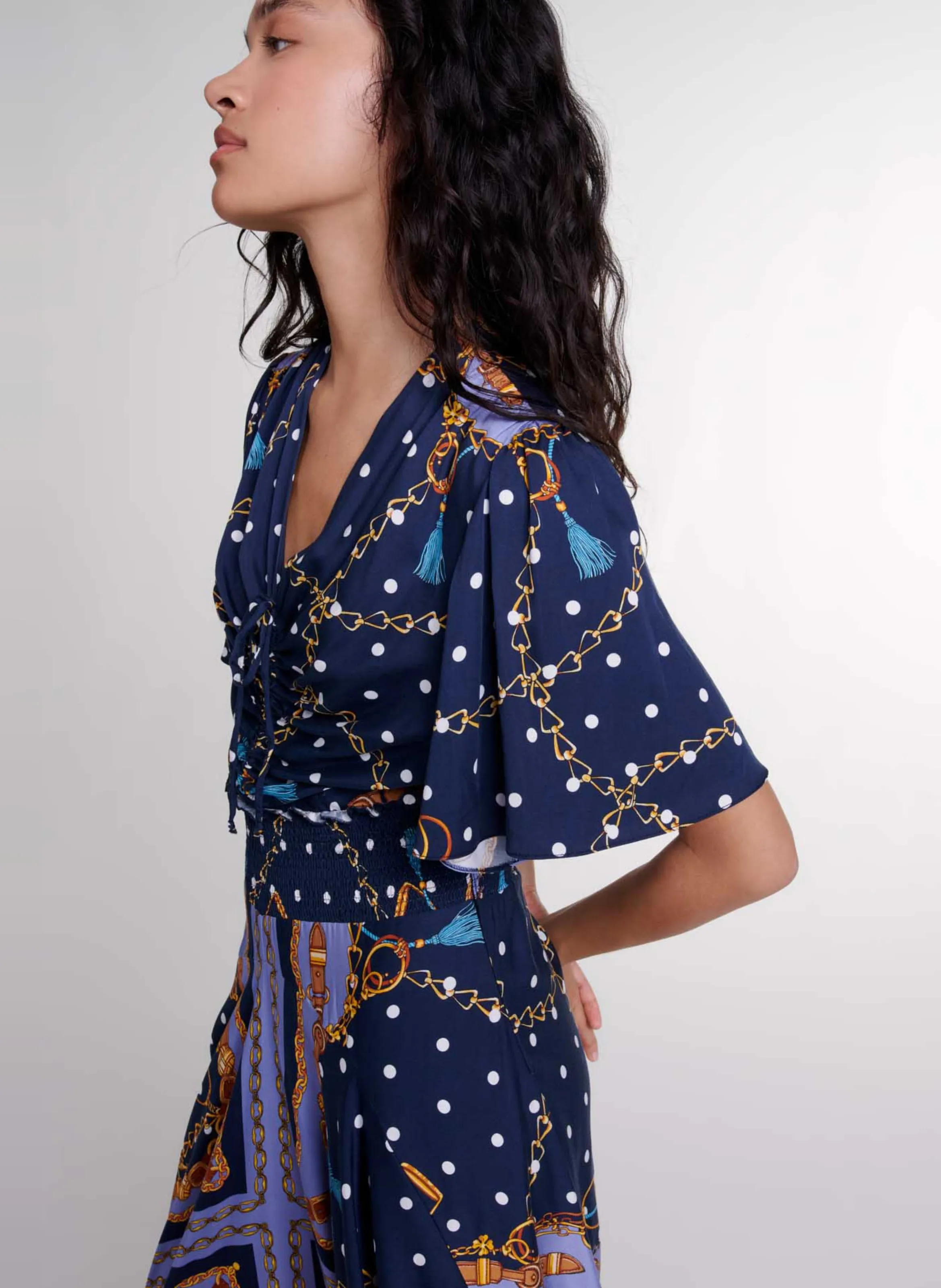 Vestido largo asimétrico con escote en V en multicolor