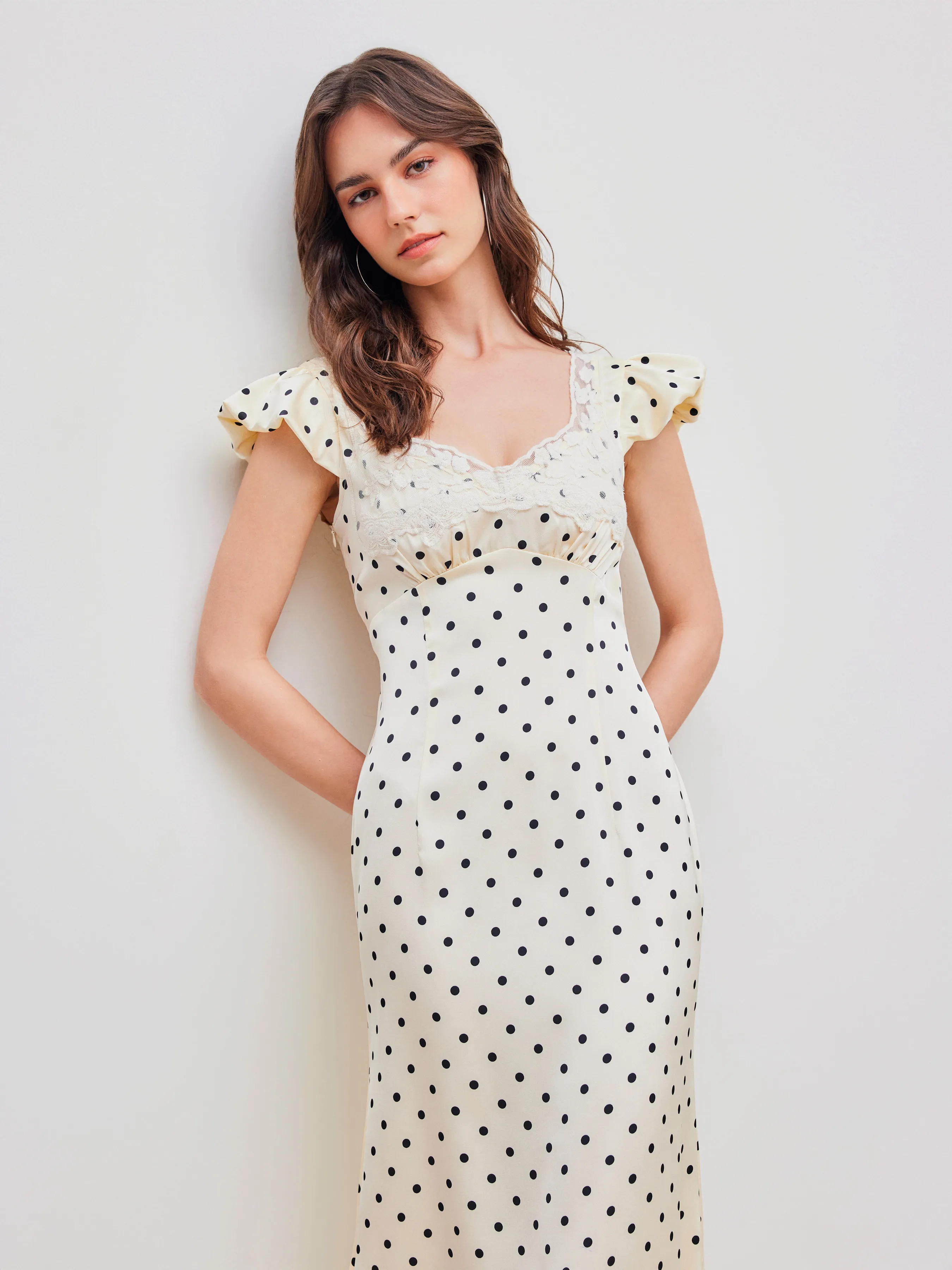 Vestido Maxi de Lunares con Encaje y Escote Corazón Tejido